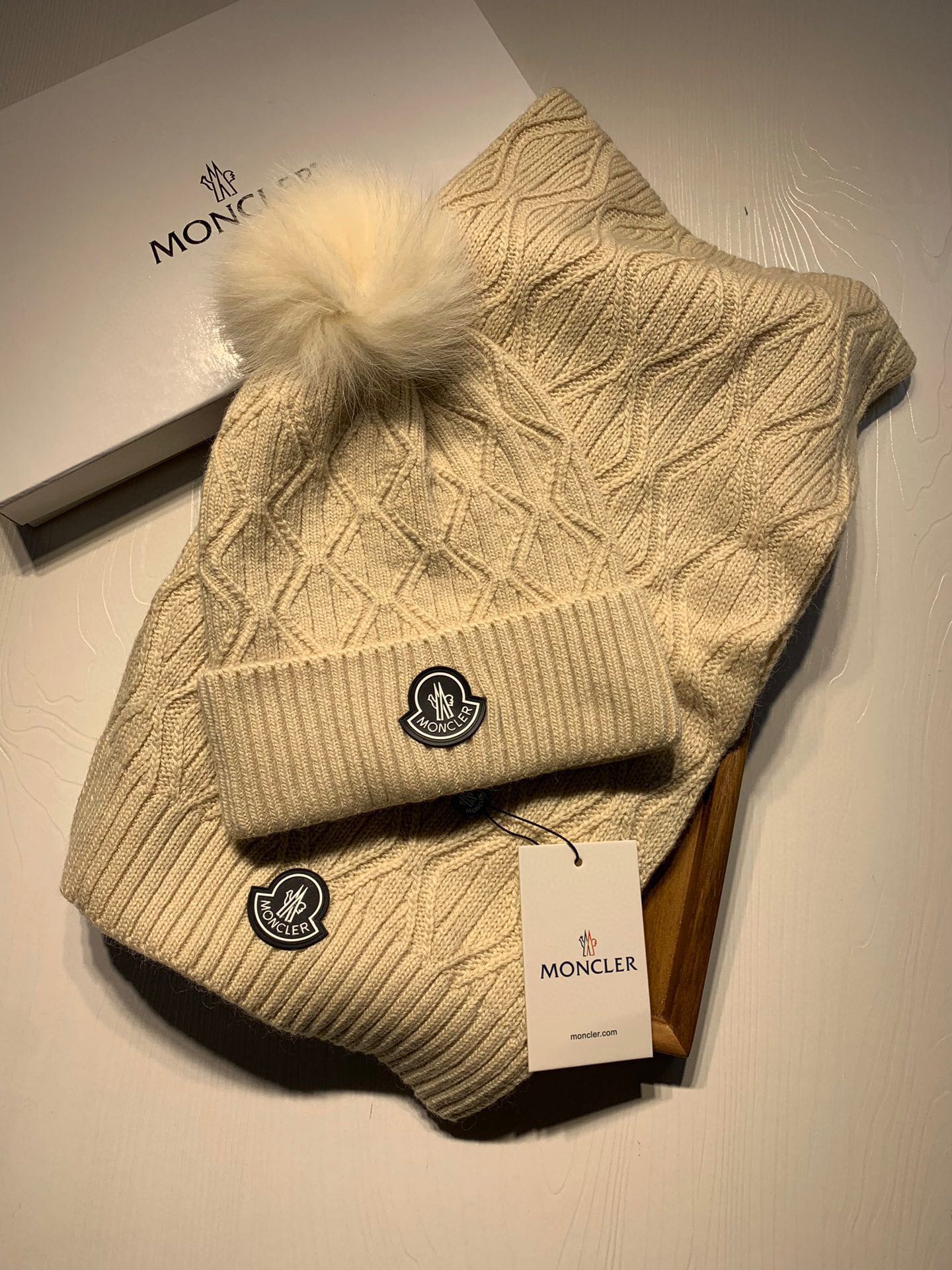 Hat & Scarf Moncler 1 - vstockx