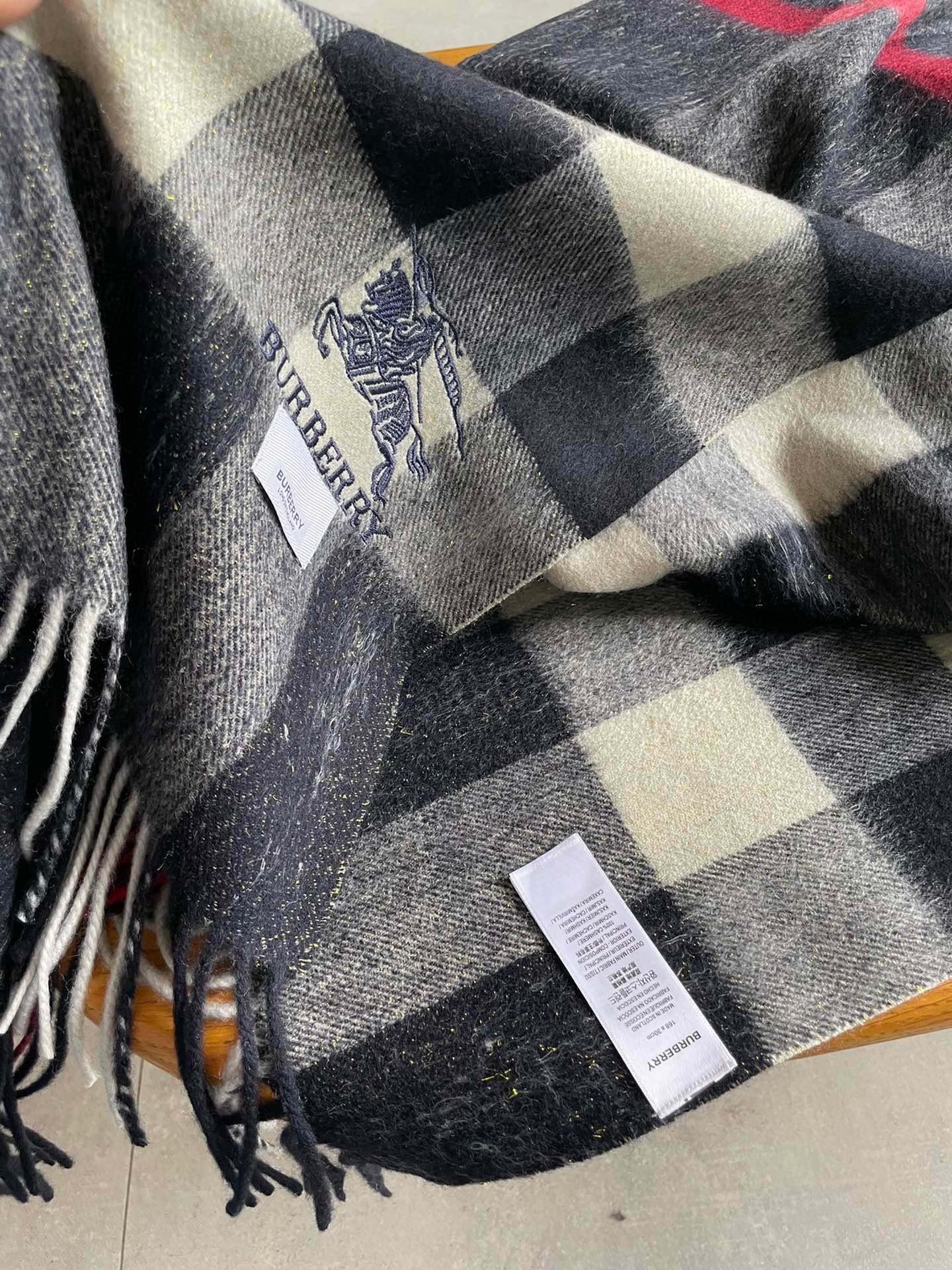Streetwear Scarf Burberry 329084 size:70*200cm - vstockx