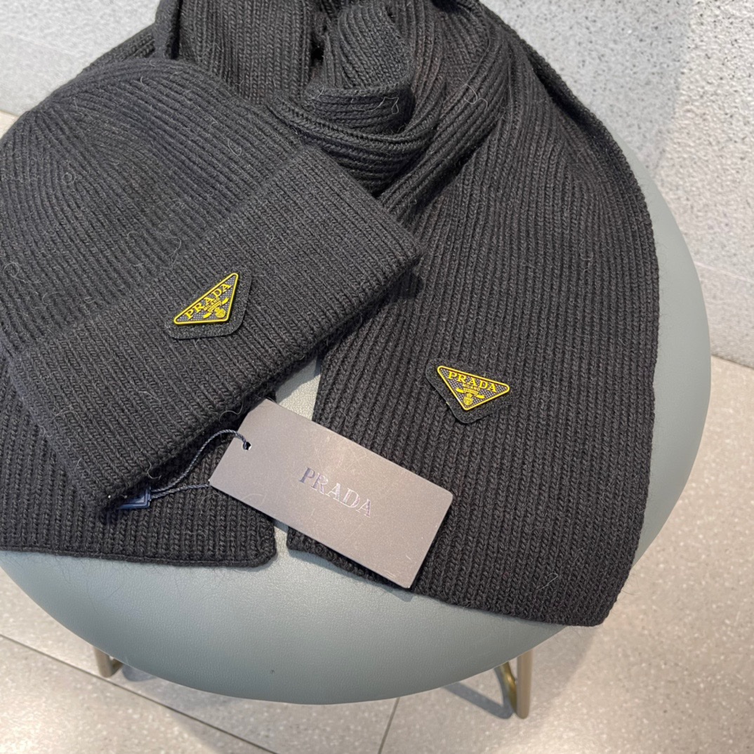 Hat & Scarf Prada 4 - vstockx