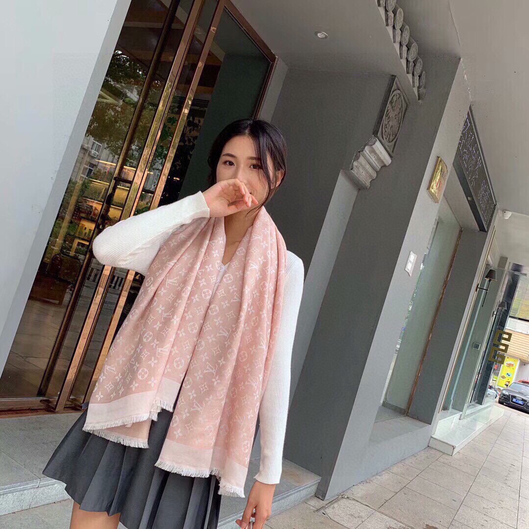 Streetwear Scarf LV 328942 SIZE:140*140cm - vstockx