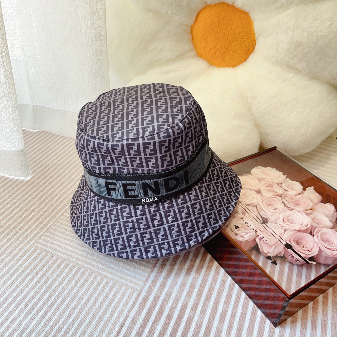 Streetwear Hat Fendi 329373 - vstockx