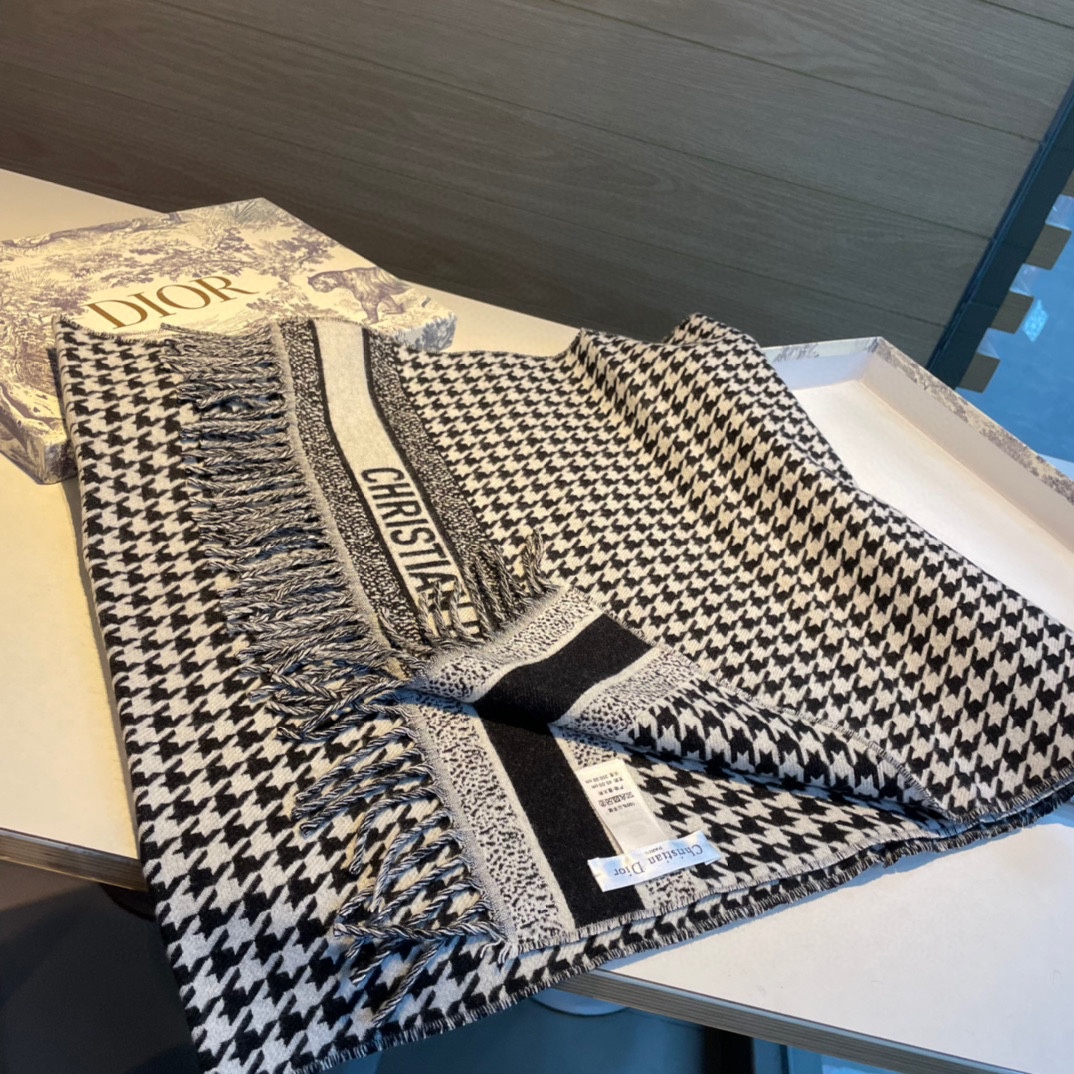 Streetwear Scarf Dior 329019 SIZE:50*200cm - vstockx