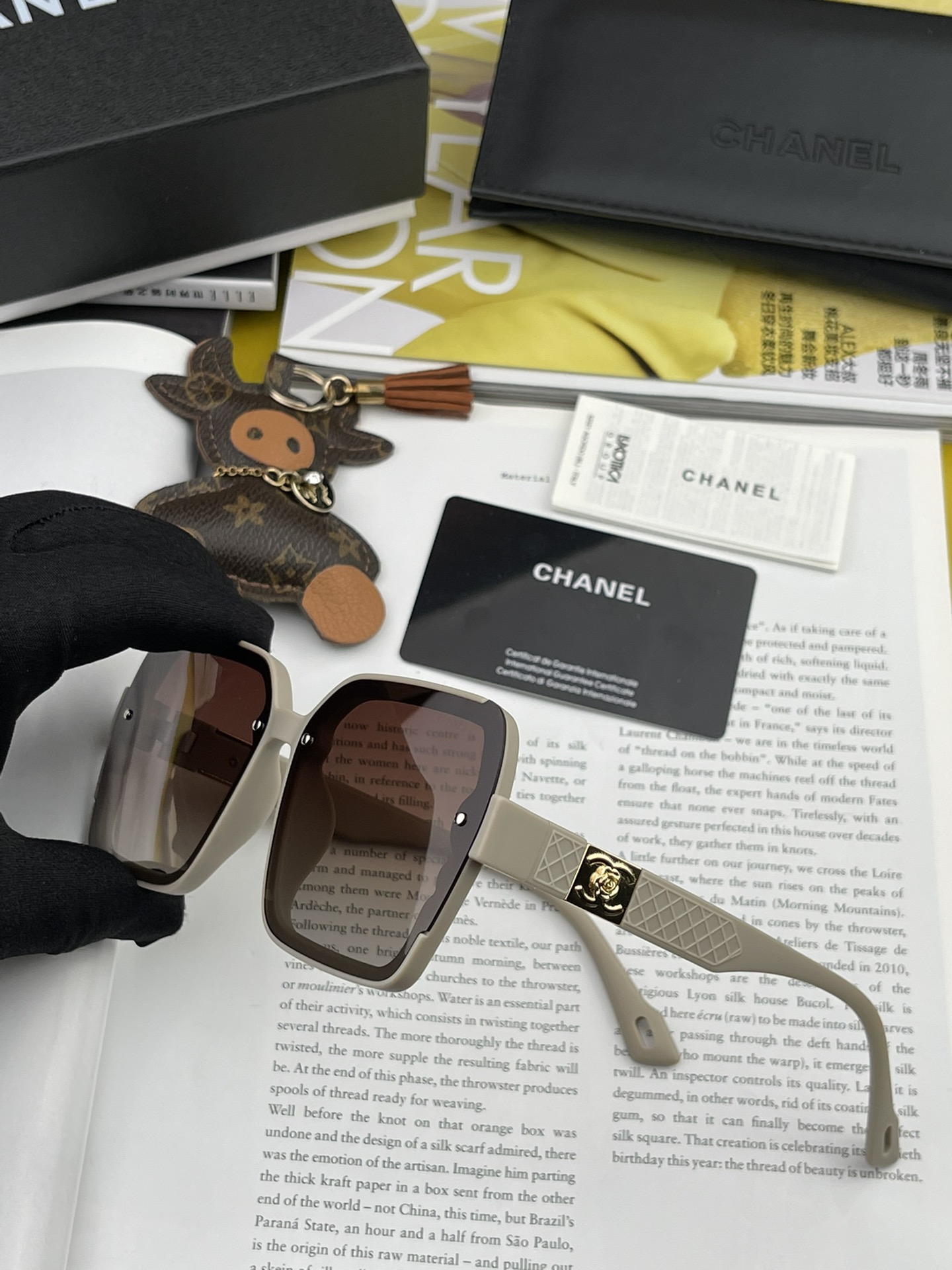 Sunglasses Chanel CH1855 - vstockx