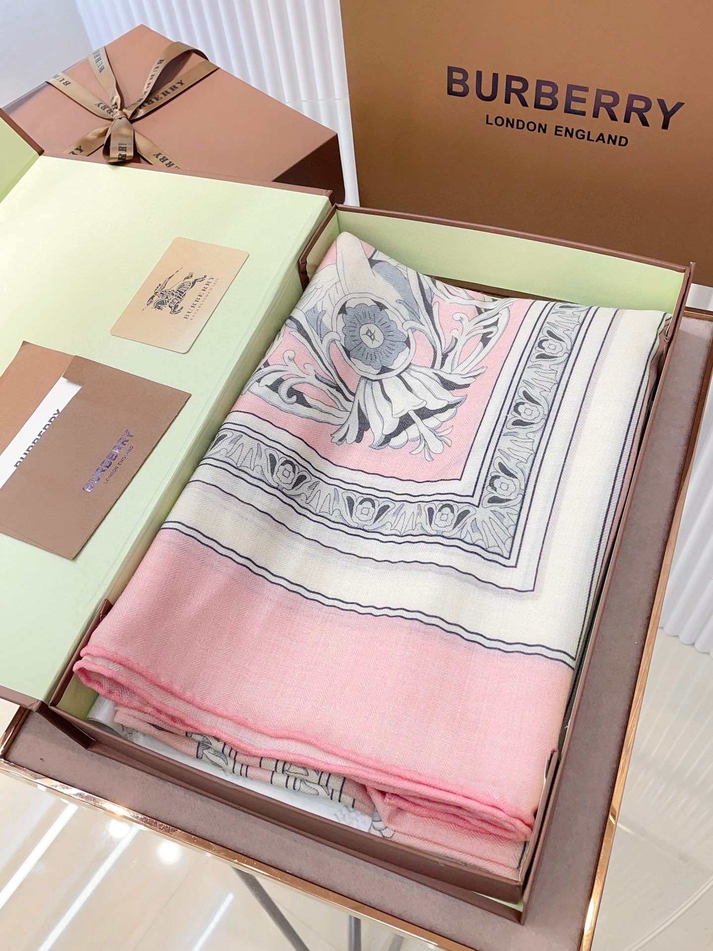 Streetwear Scarf BURBERRY 328740 SIZE:140cm*140cm - vstockx