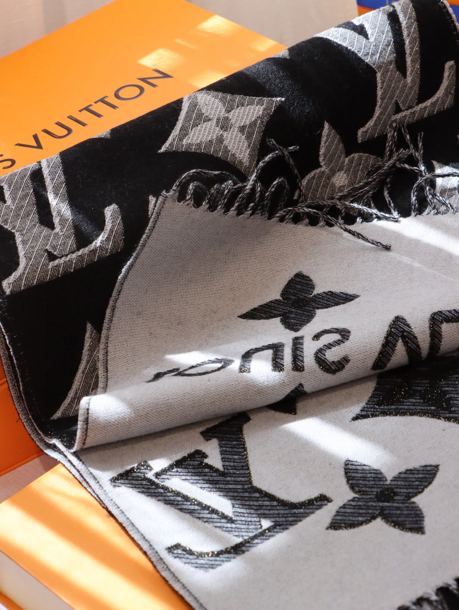 Streetwear Scarf LV 328727 SIZE:32*180cm - vstockx