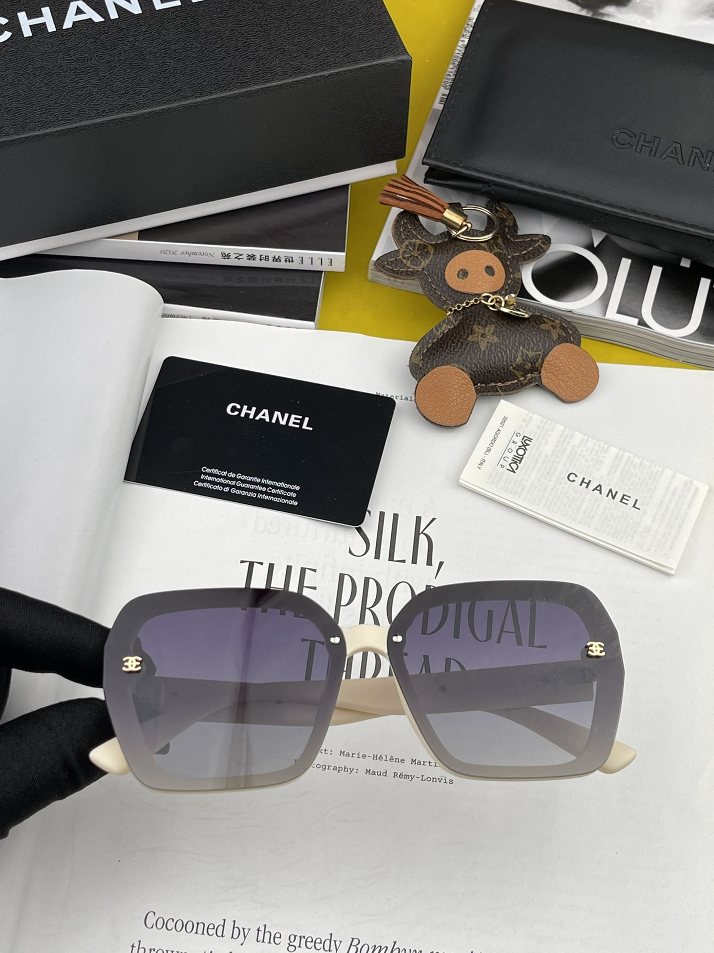 Sunglasses Chanel CH1598 - vstockx