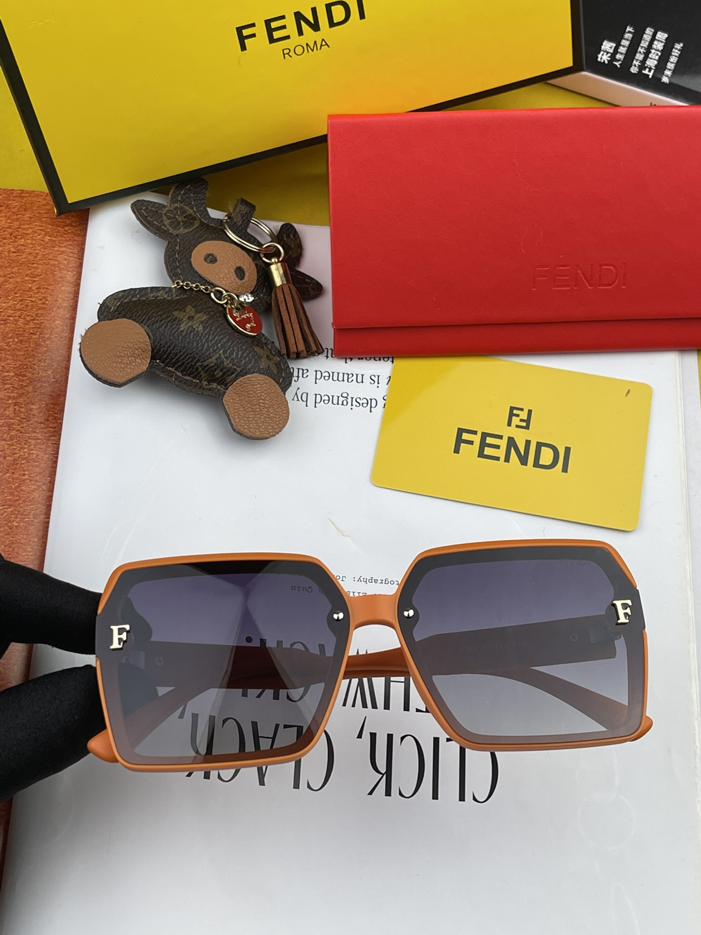Sunglasses Fendi FD8151 - vstockx