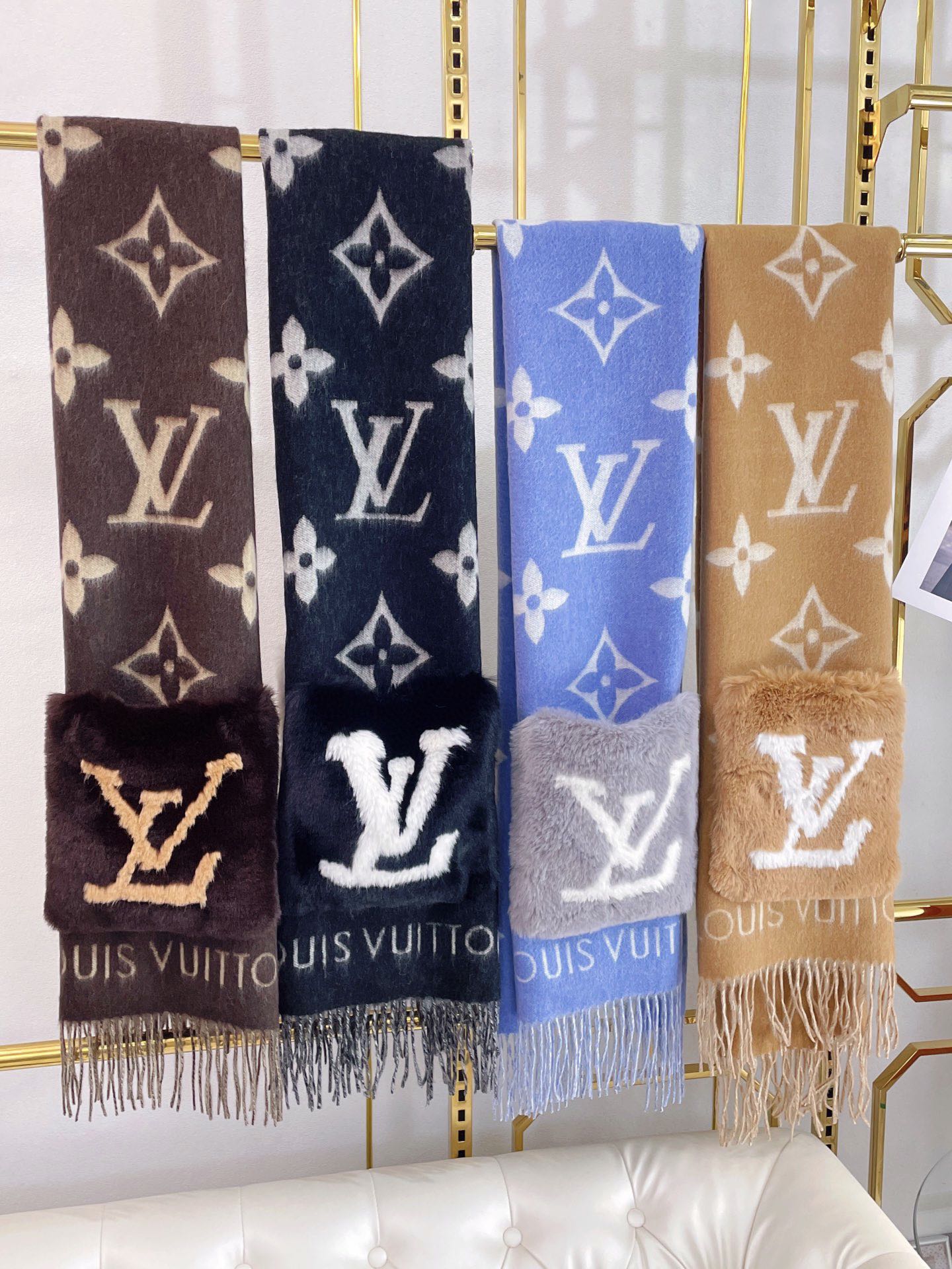 Streetwear Scarf LV 328794 SIZE:190 x 46 - vstockx