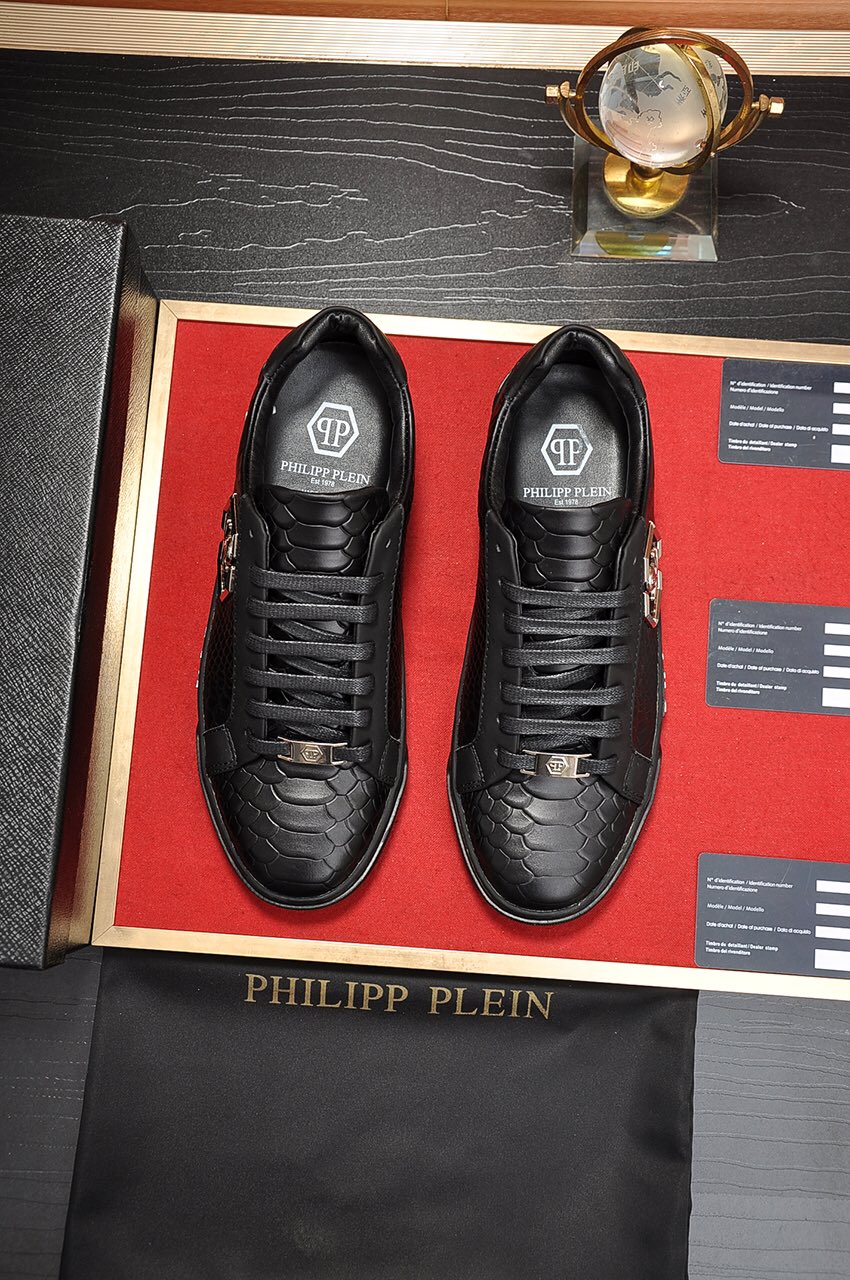 Philipp Plein Low Top Sneakers 16 - vstockx