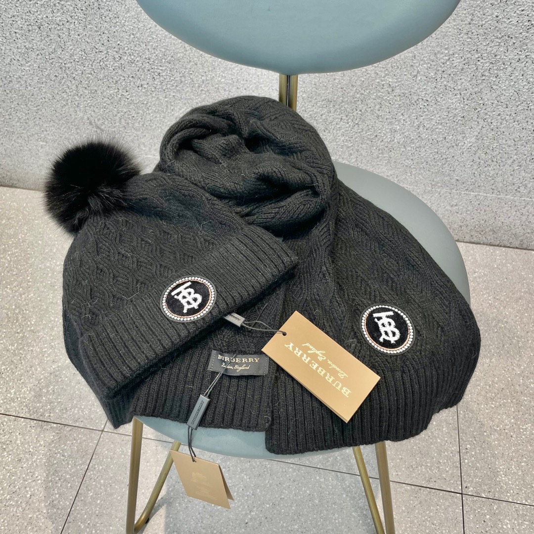 Hat & Scarf Burberry 2 - vstockx