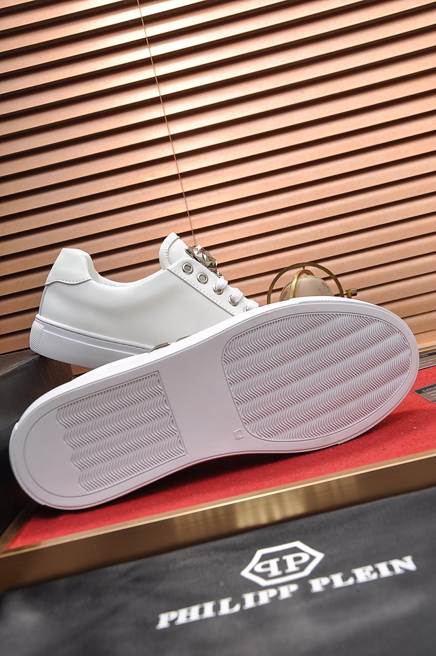 Philipp Plein Low Top Sneakers 14 - vstockx