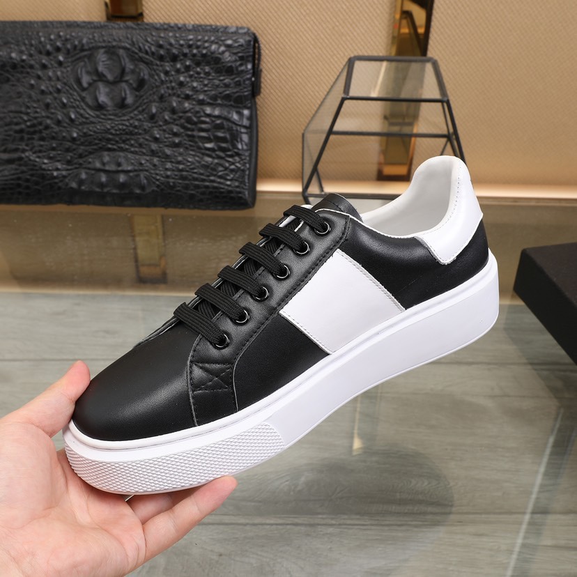 Prada Low Top sneaker 37 - vstockx