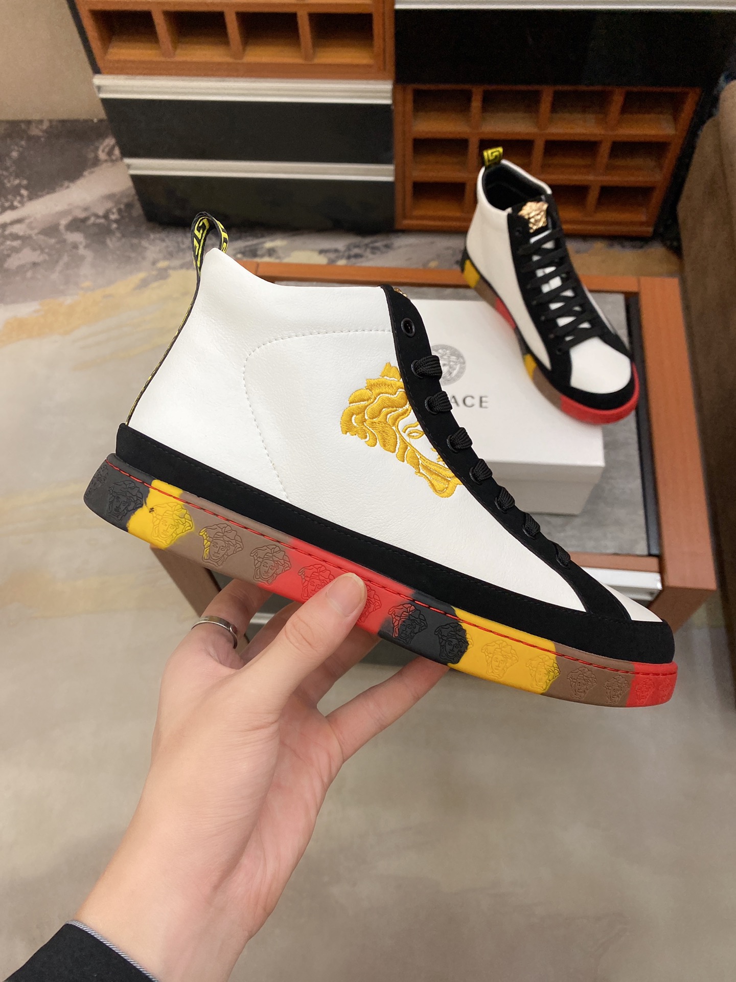 Versace Greca Sneaker 20 - vstockx