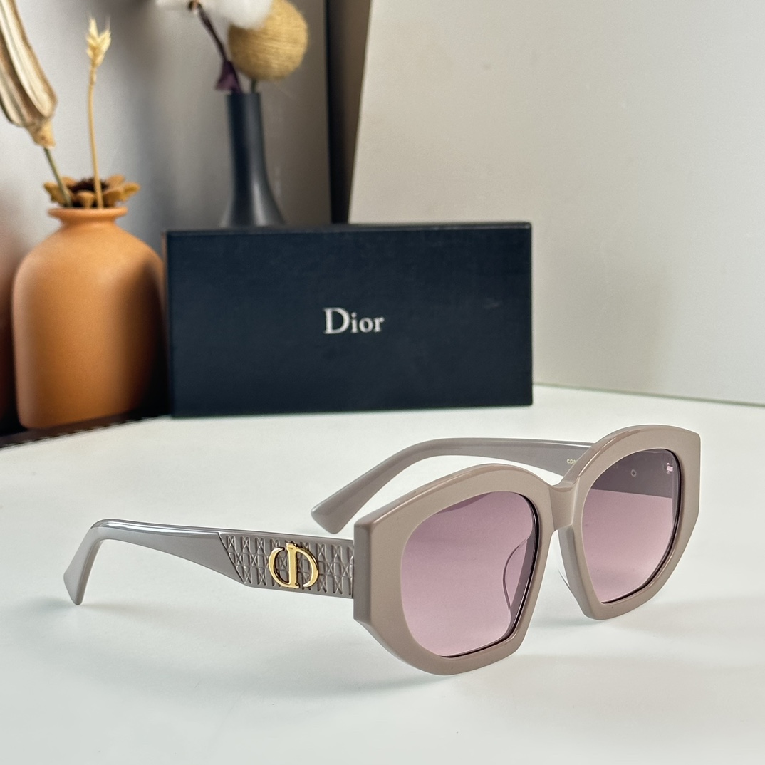 Sunglasses DIOR CD8027 - vstockx