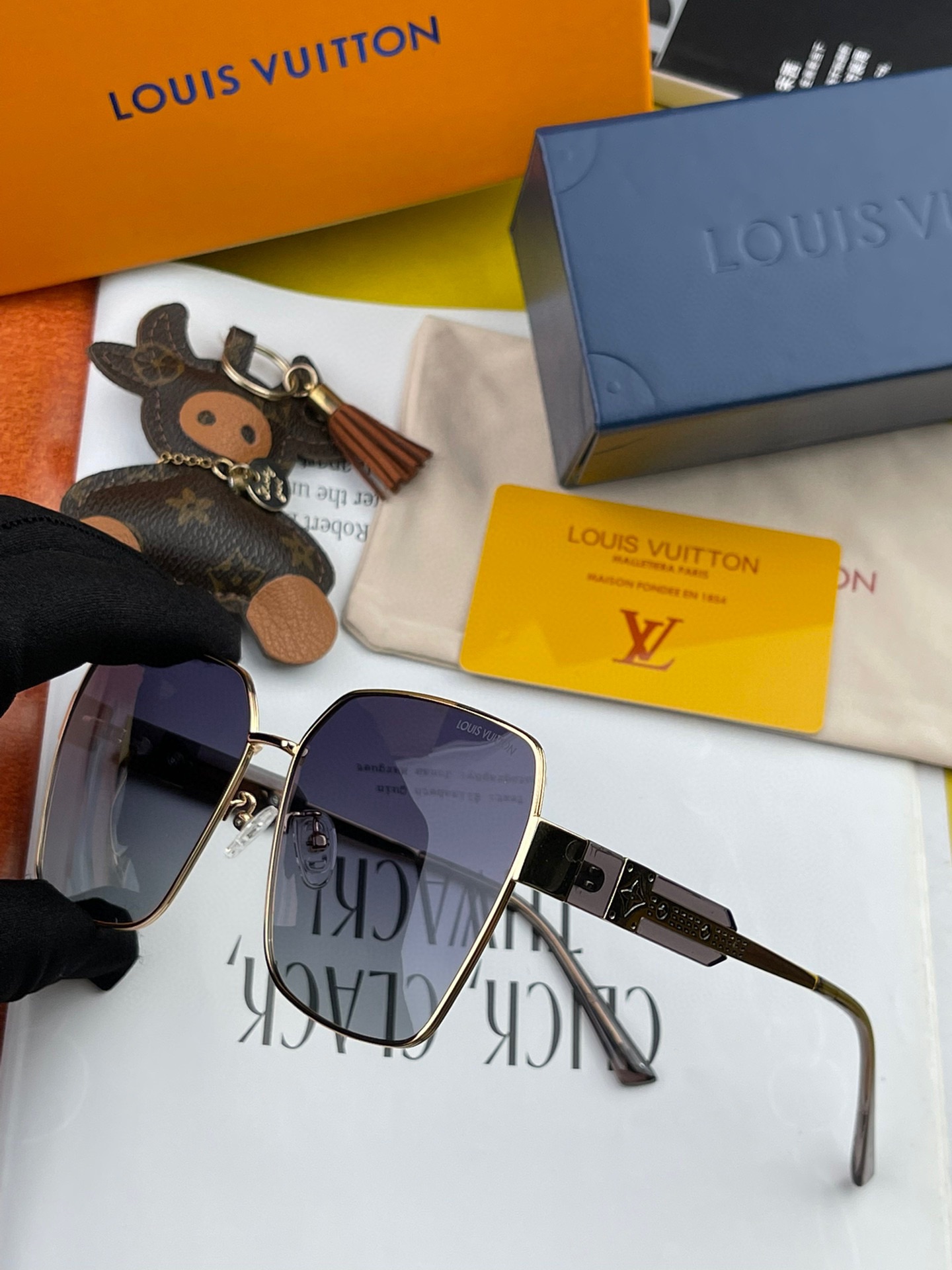 Sunglasses Louis Vuitton L1285 - vstockx