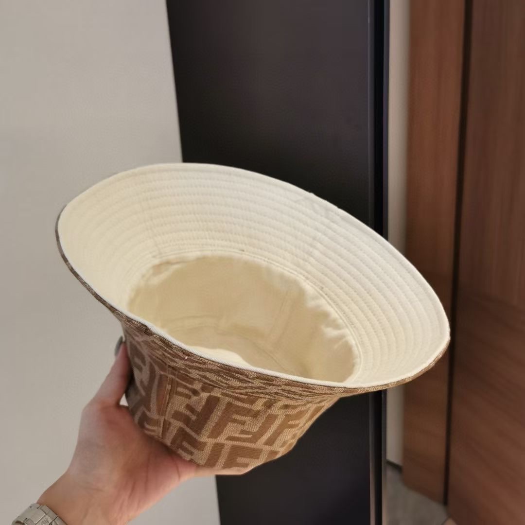 Streetwear Hat Fendi 329370 - vstockx