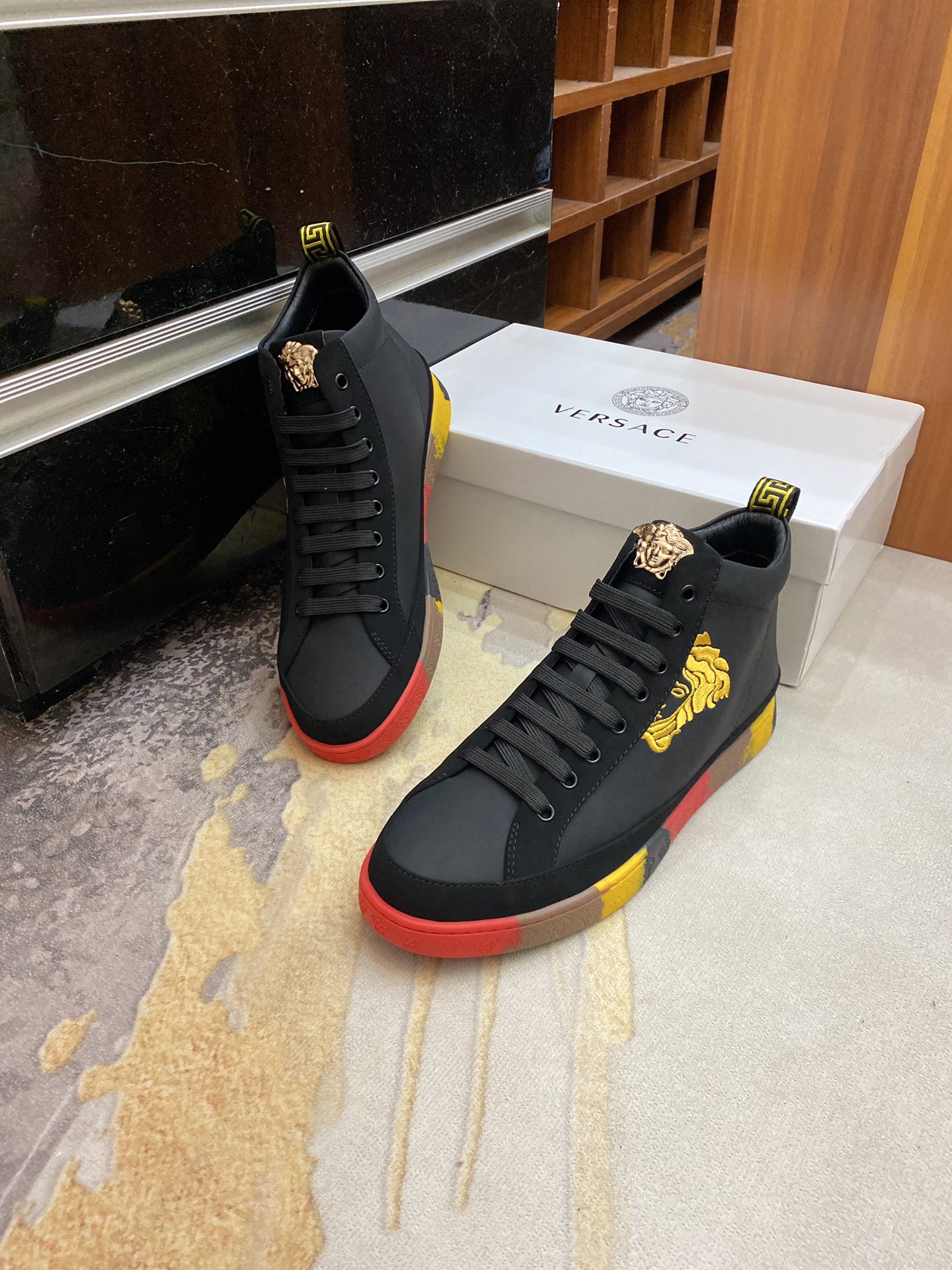 Versace Greca Sneaker 19 - vstockx