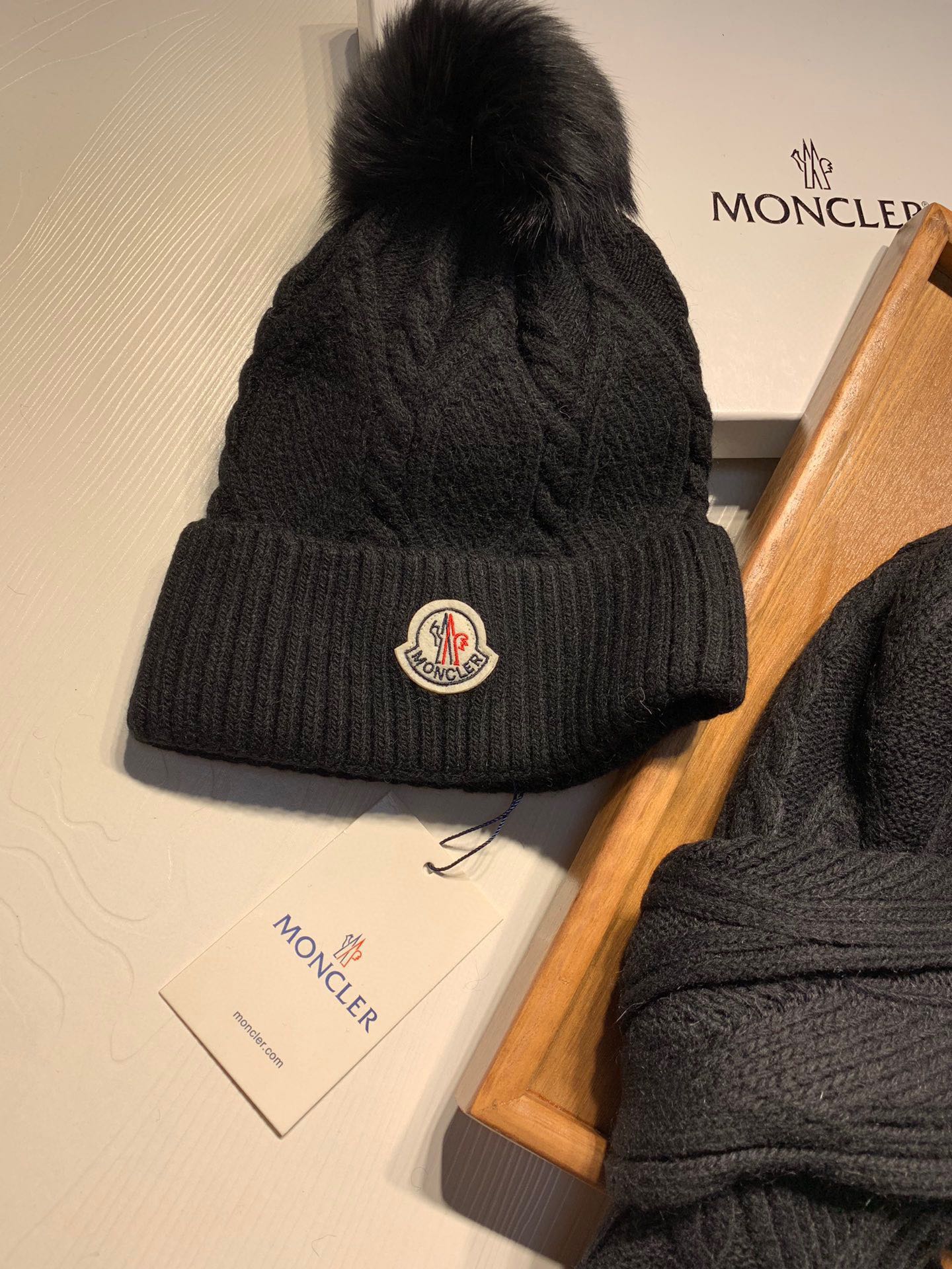 Hat & Scarf Moncler 2 - vstockx