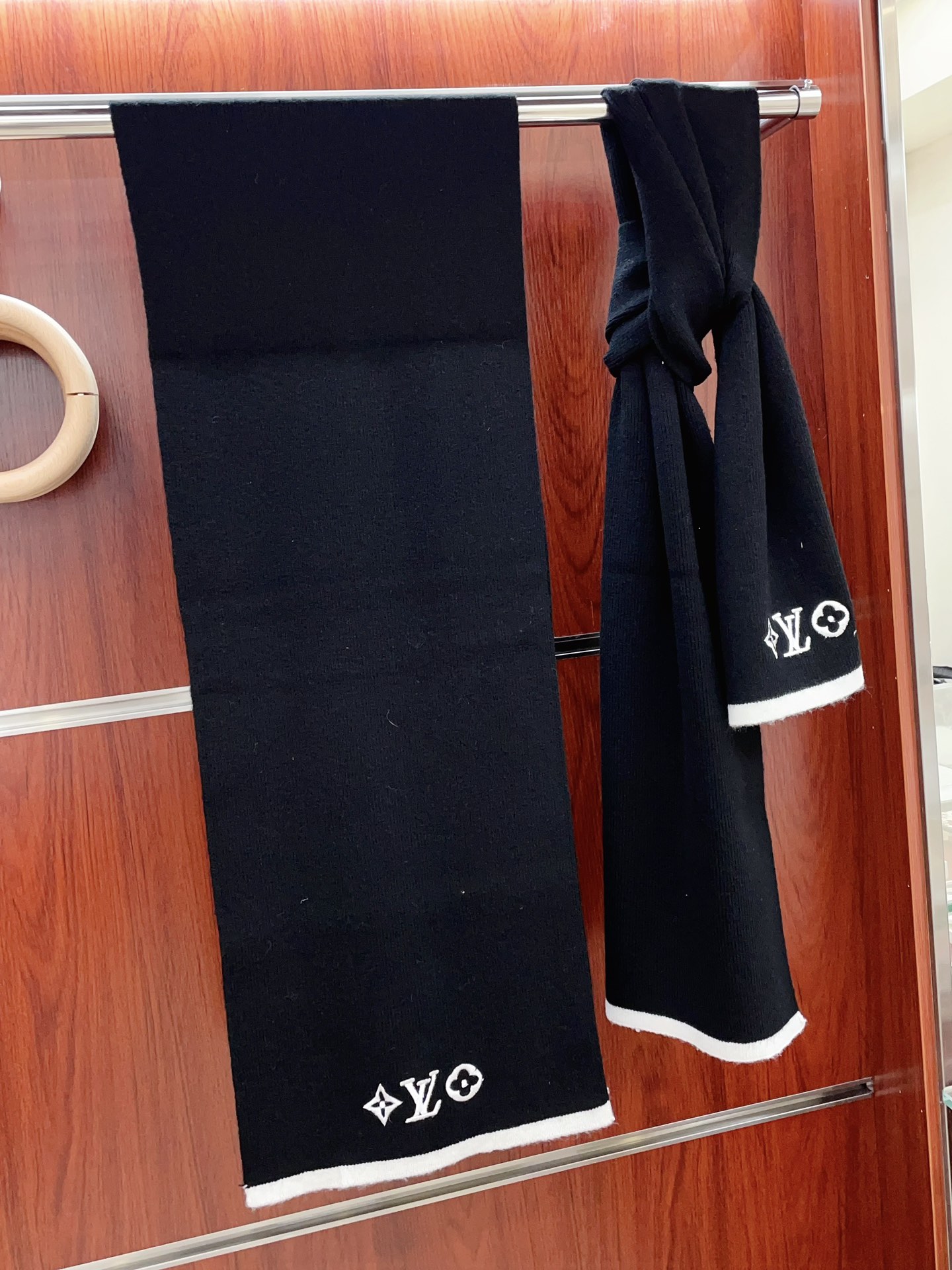 Streetwear Scarf LV 328863 SIZE:35*200cm - vstockx