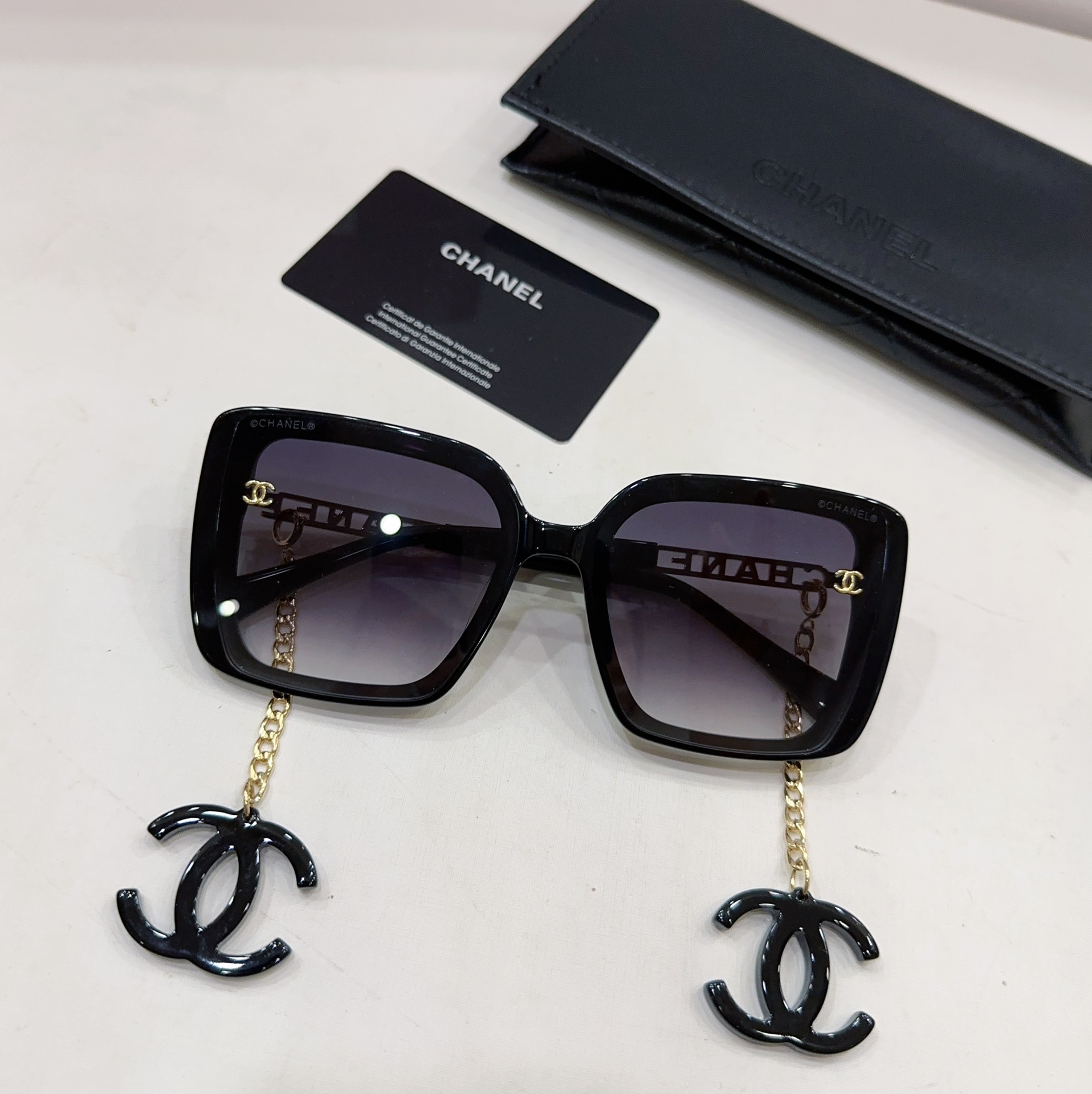 Sunglasses Chanel CH0651 - vstockx
