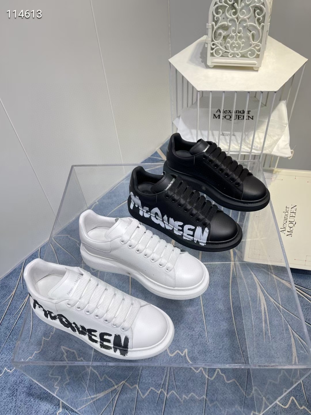 Alexander McQueen Oversized Graffiti White Black - vstockx