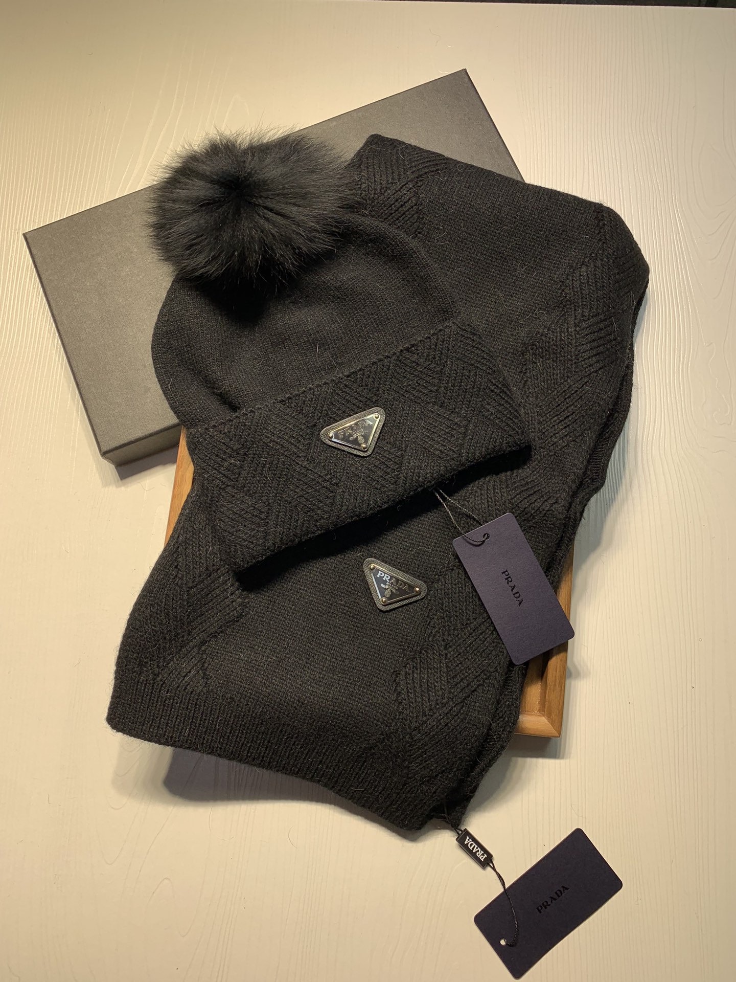Hat & Scarf Prada 2 - vstockx