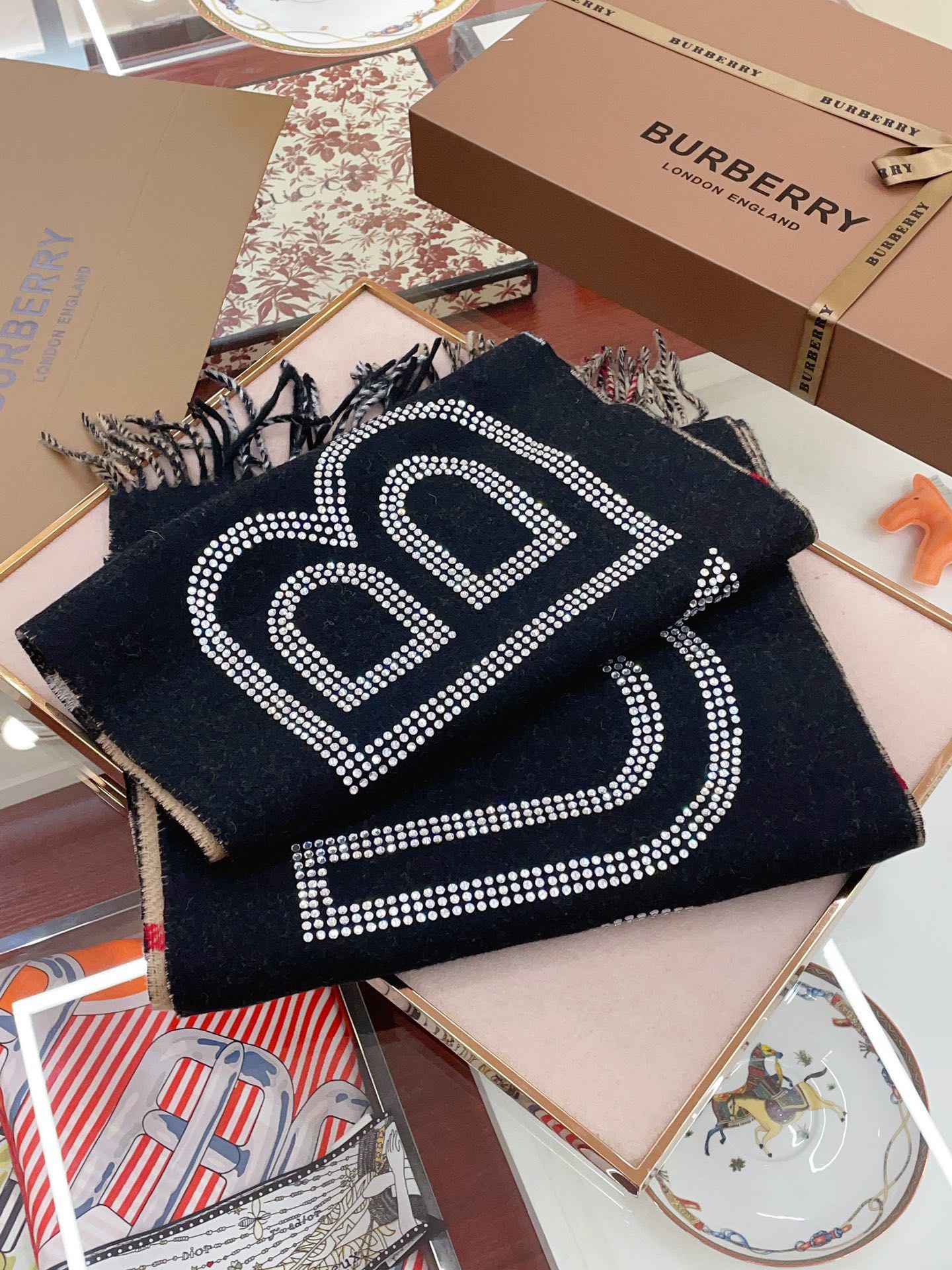 Streetwear Scarf Burberry 328860 SIZE:30*200cm - vstockx