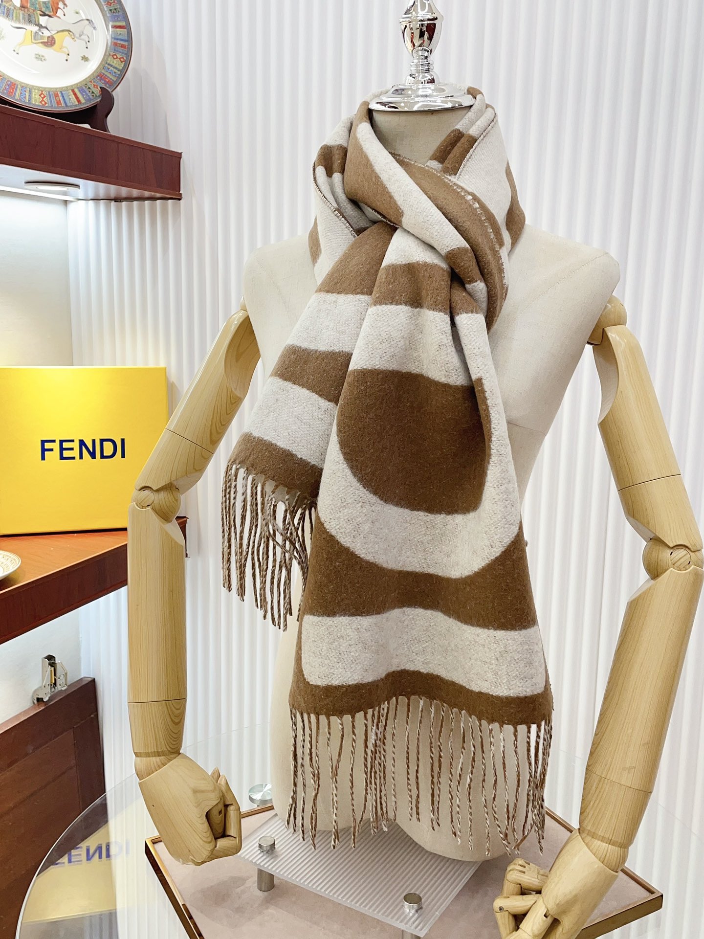 Streetwear Scarf FENDI 328752 SIZE:30*180cm - vstockx