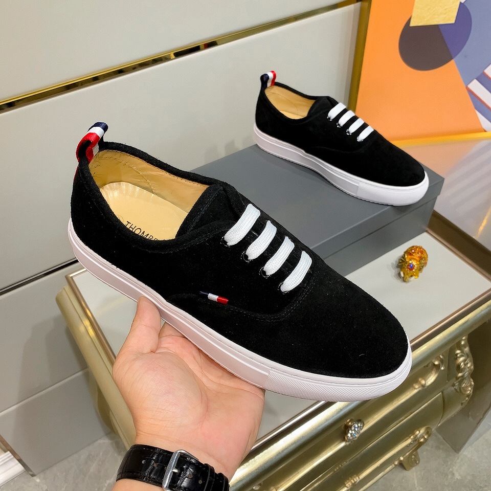 Thom Browne Low Top Sneaker 19 - vstockx