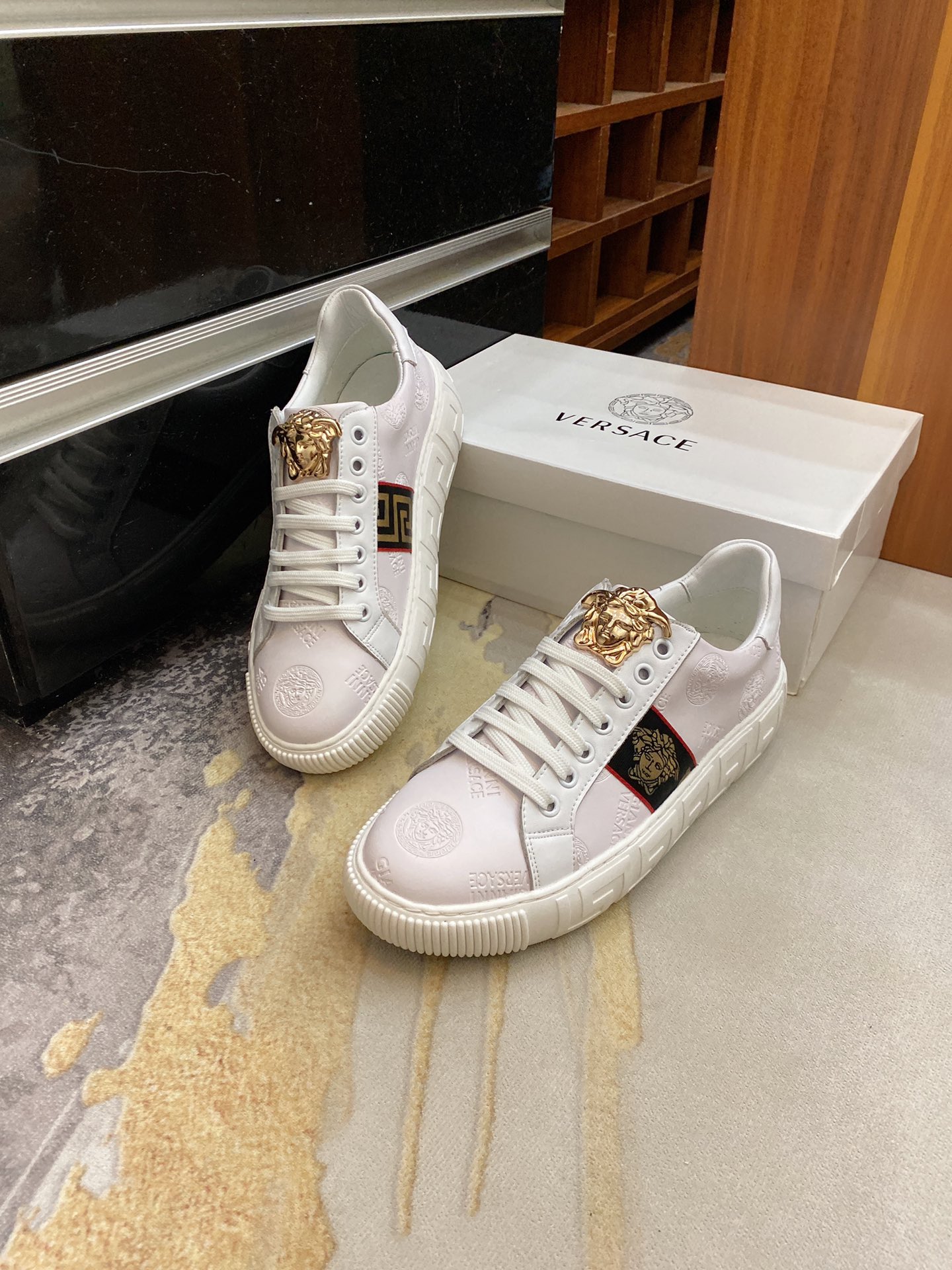 Versace Greca Sneaker 5 - vstockx