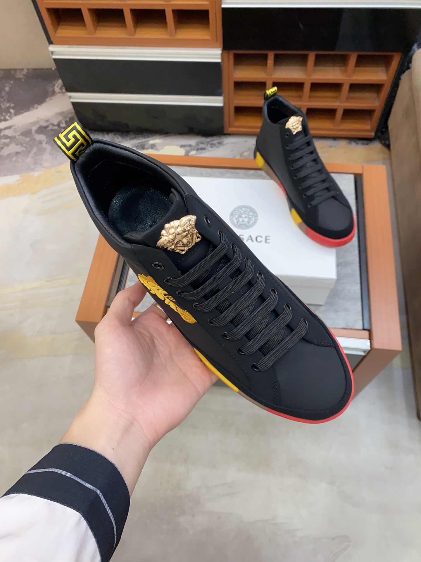 Versace Greca Sneaker 19 - vstockx