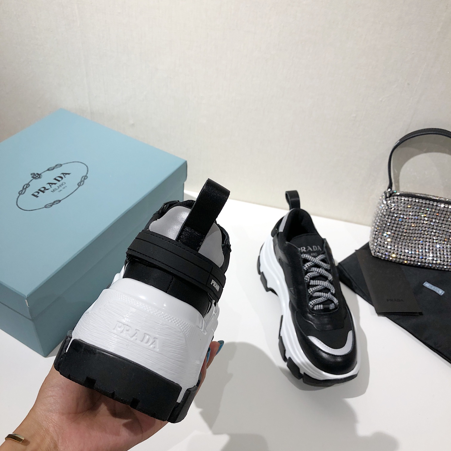 Prada Low Top sneaker 57 - vstockx