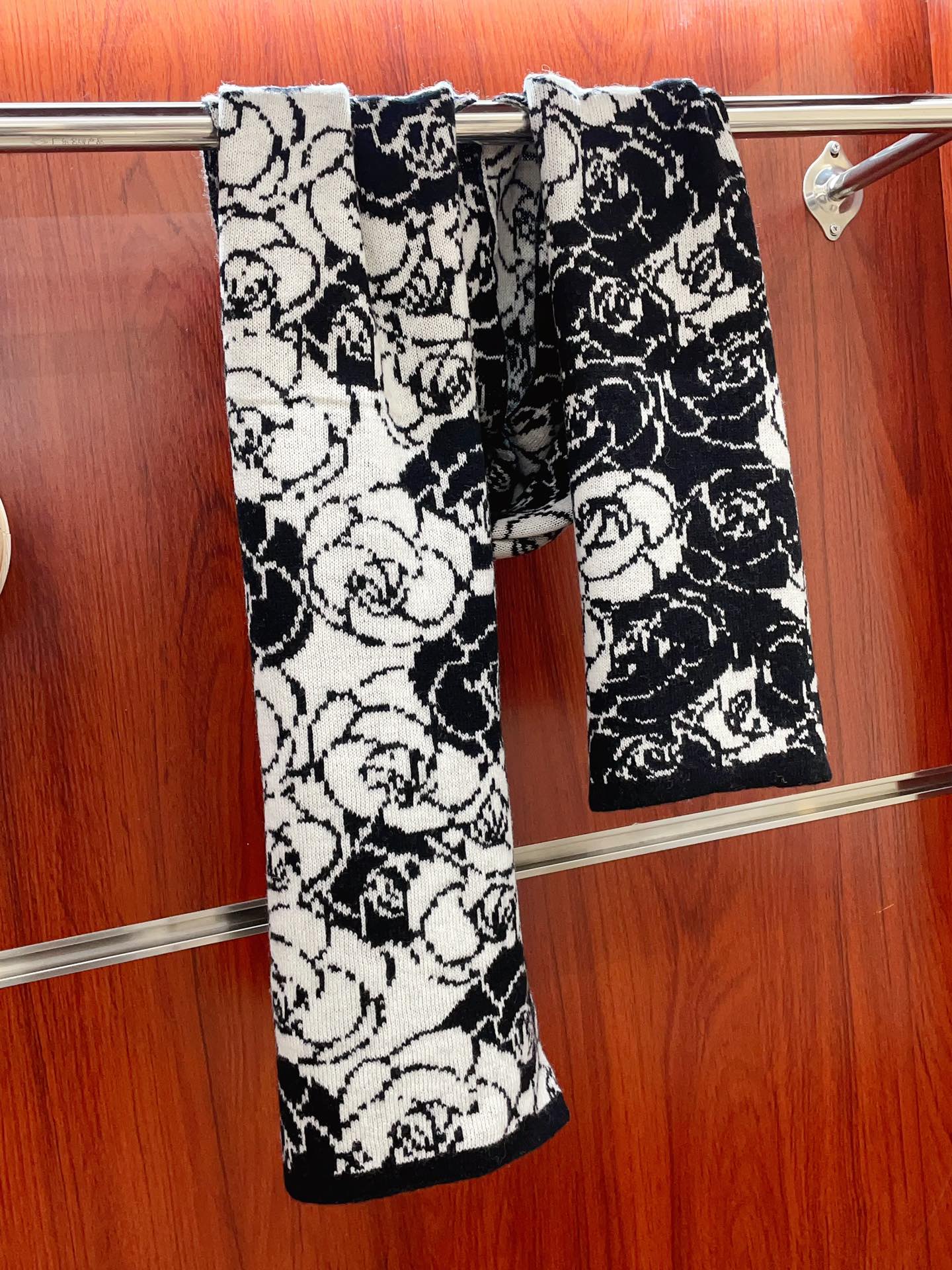 Streetwear Scarf CHANEL 328850 SIZE:90cm*90cm - vstockx