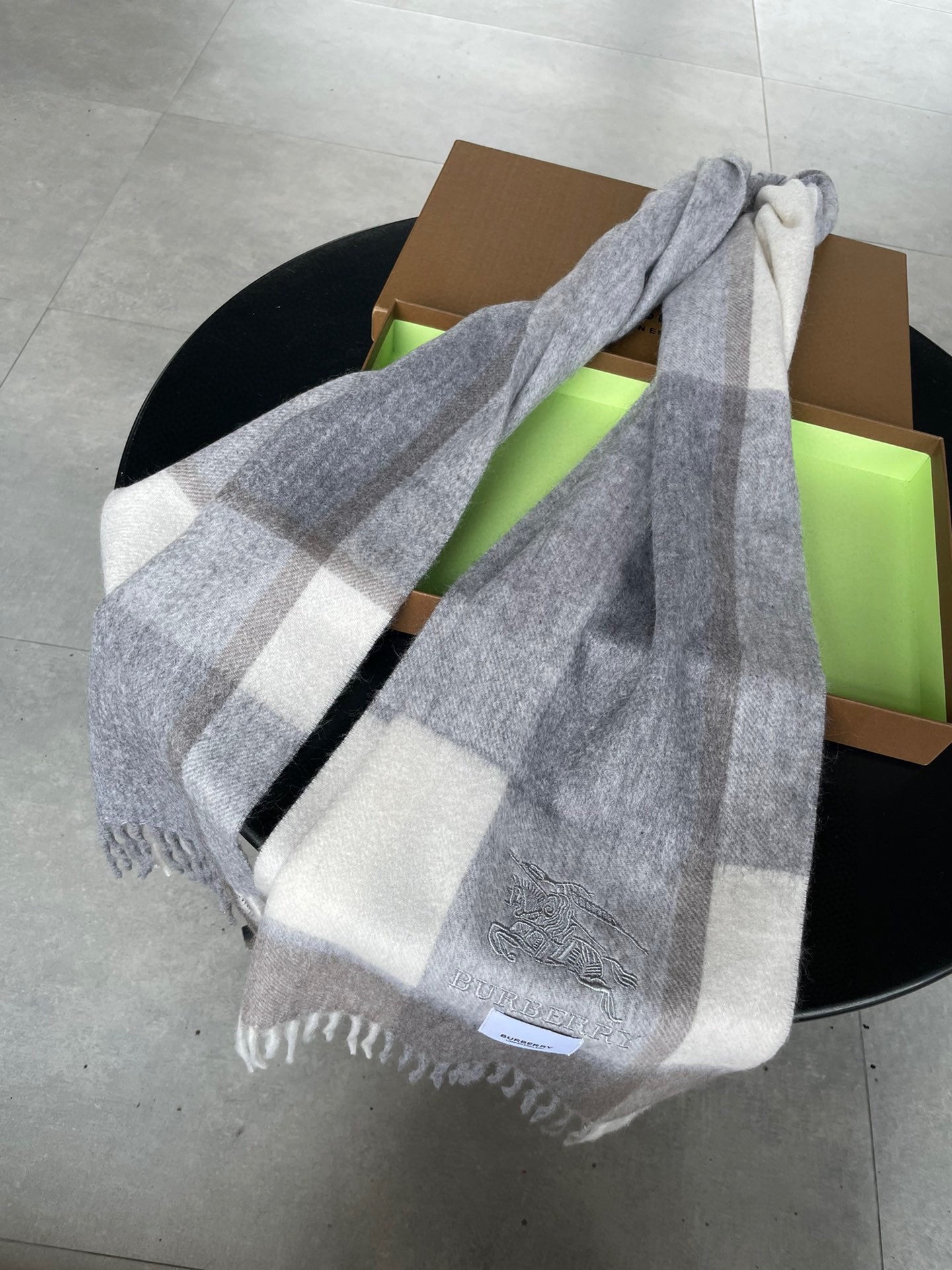 Streetwear Scarf Burberry 329092 SIZE:32*192cm - vstockx