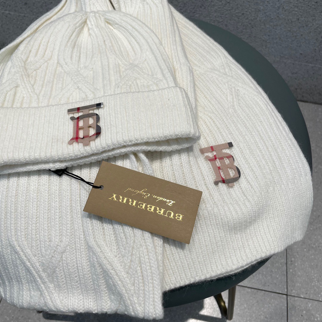 Hat & Scarf Burberry 1 - vstockx