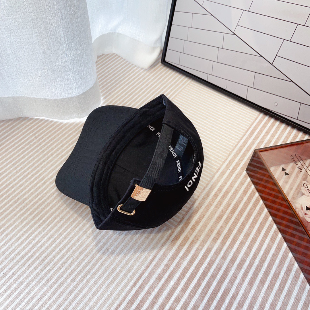 Streetwear Hat Fendi 328926 - vstockx