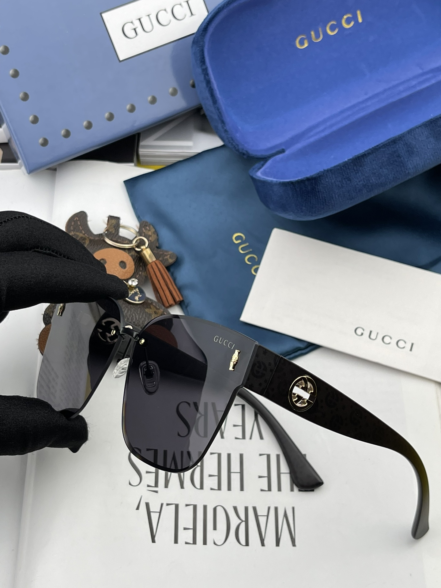 Sunglasses Gucci G5220 - vstockx