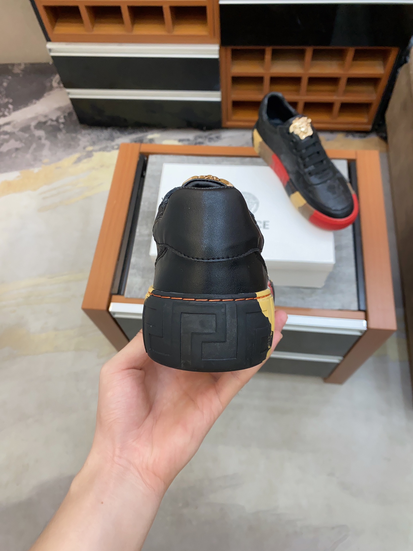 Versace Greca Sneaker 8 - vstockx