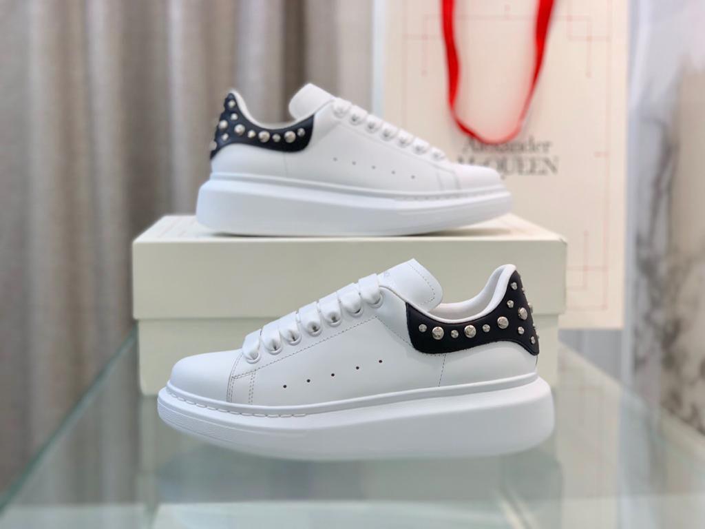 Alexander McQueen Oversized White Studd - vstockx
