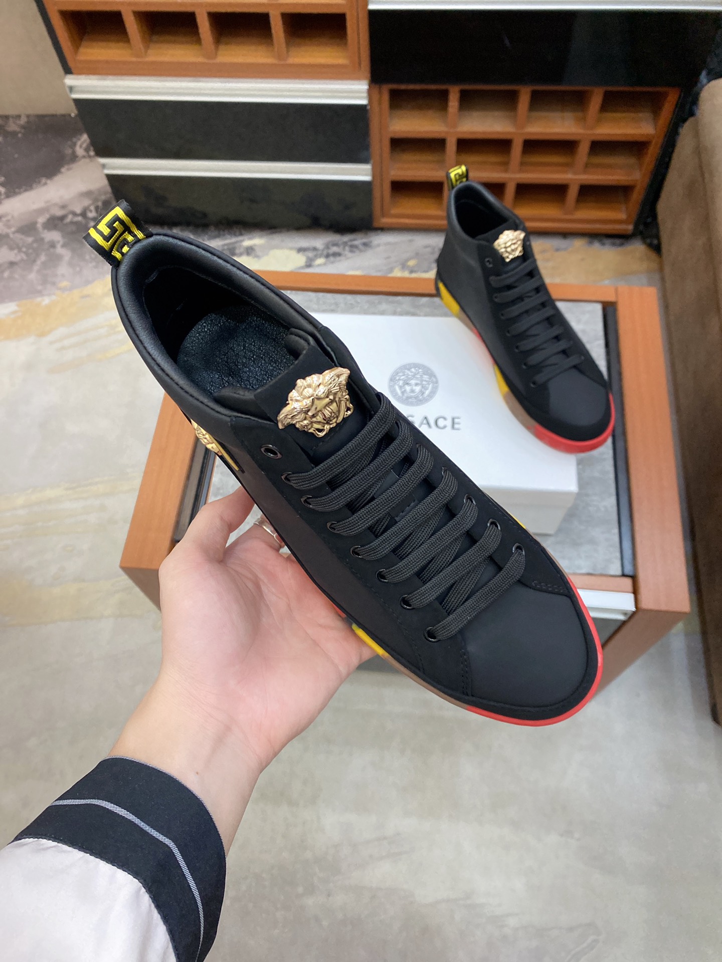 Versace Greca Sneaker 18 - vstockx