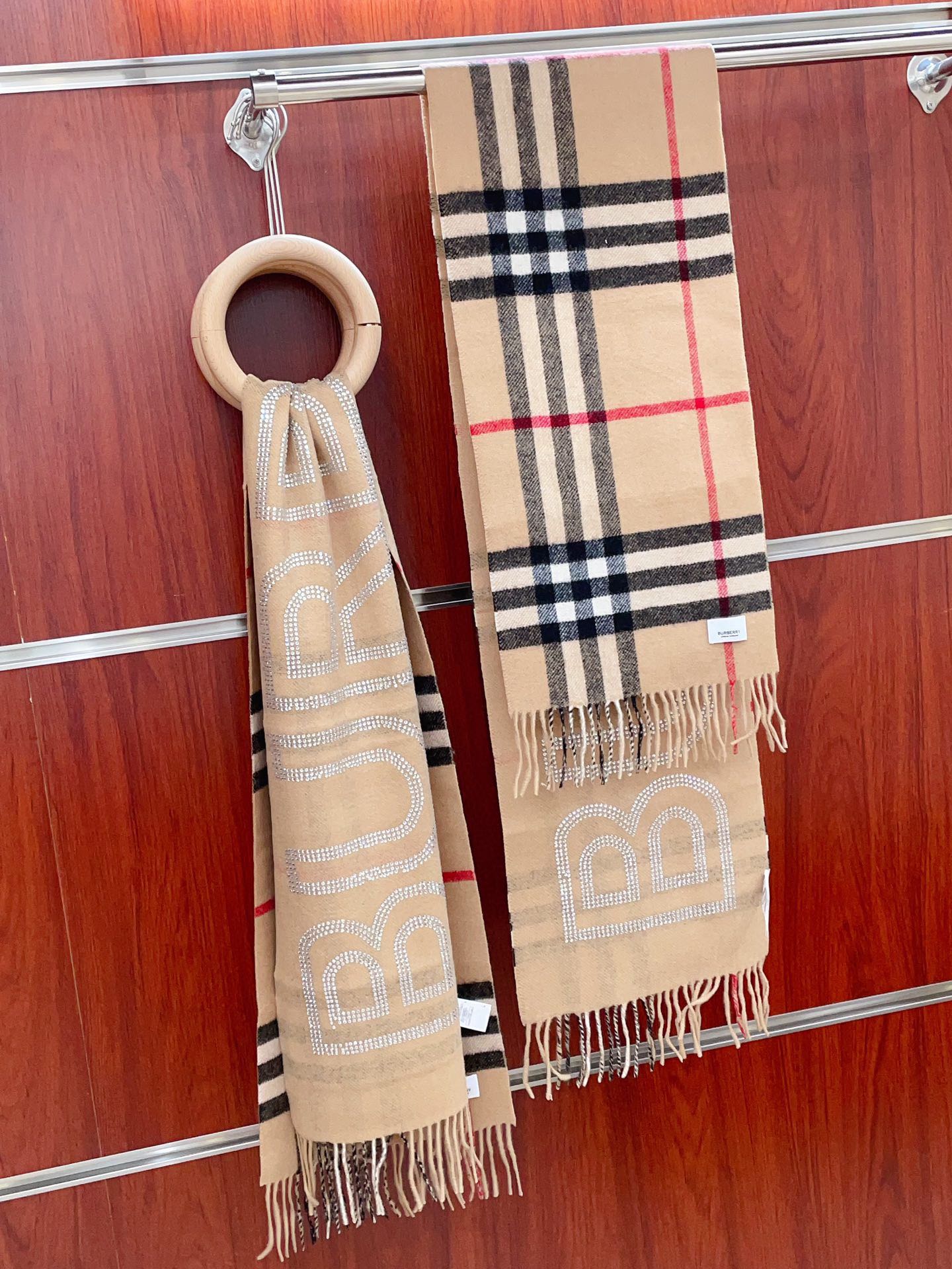 Streetwear Scarf Burberry 328861 SIZE:30*200cm - vstockx