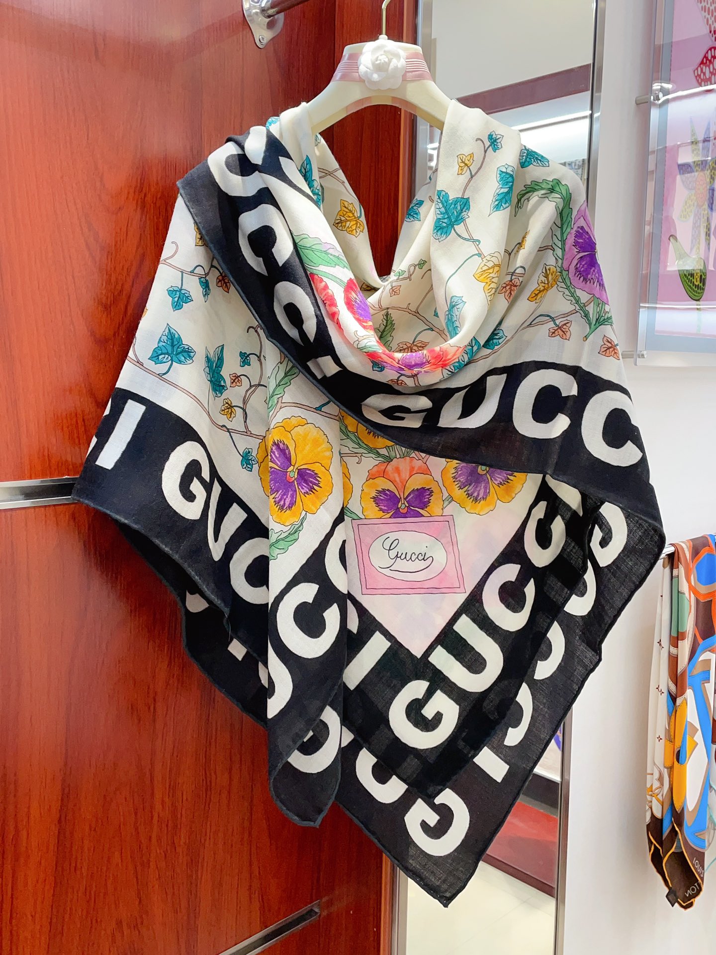 Streetwear Scarf GUCCI 328777 SIZE:140*140.cm - vstockx