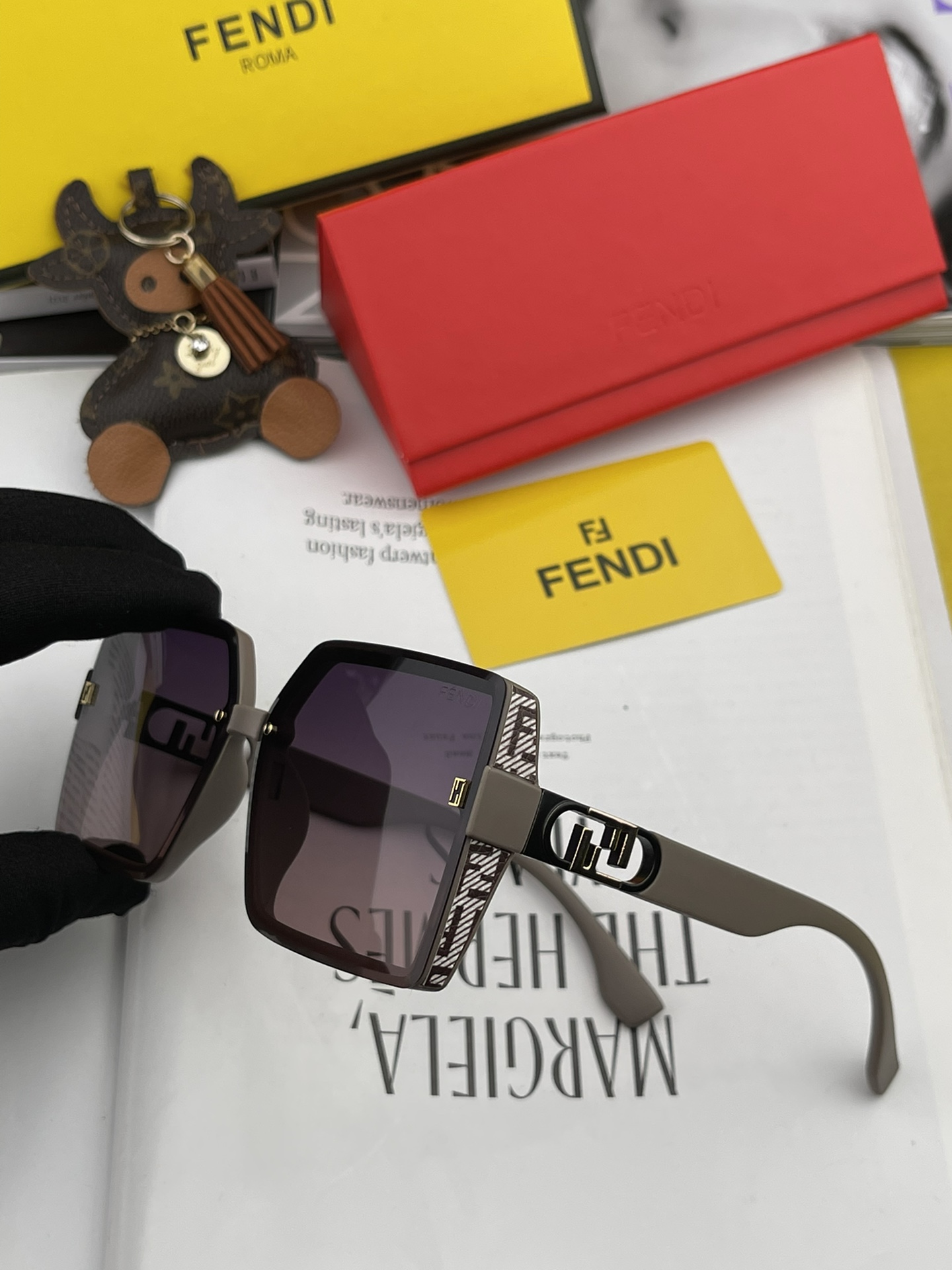 Sunglasses Fendi FD1772 - vstockx