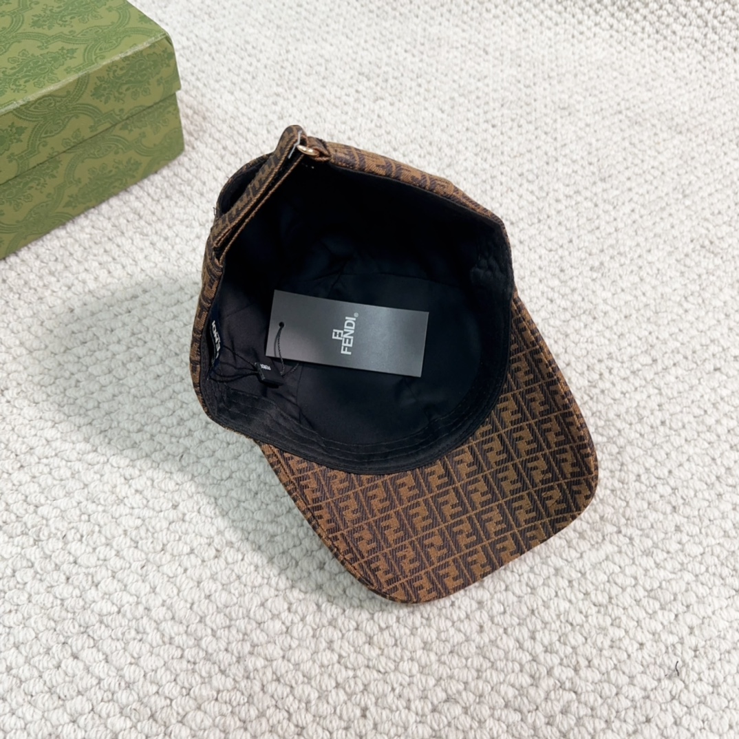 Streetwear Hat Fendi 329351 - vstockx