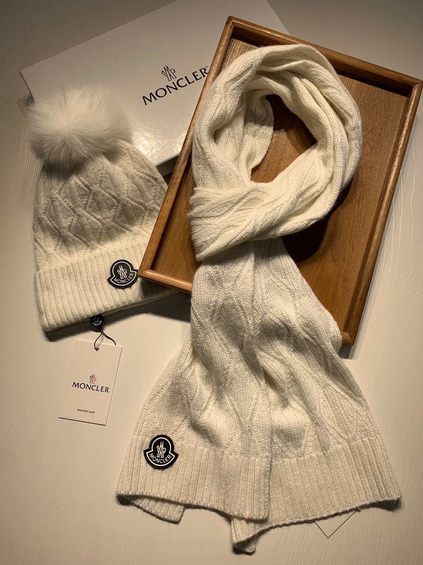 Hat & Scarf Moncler 1 - vstockx