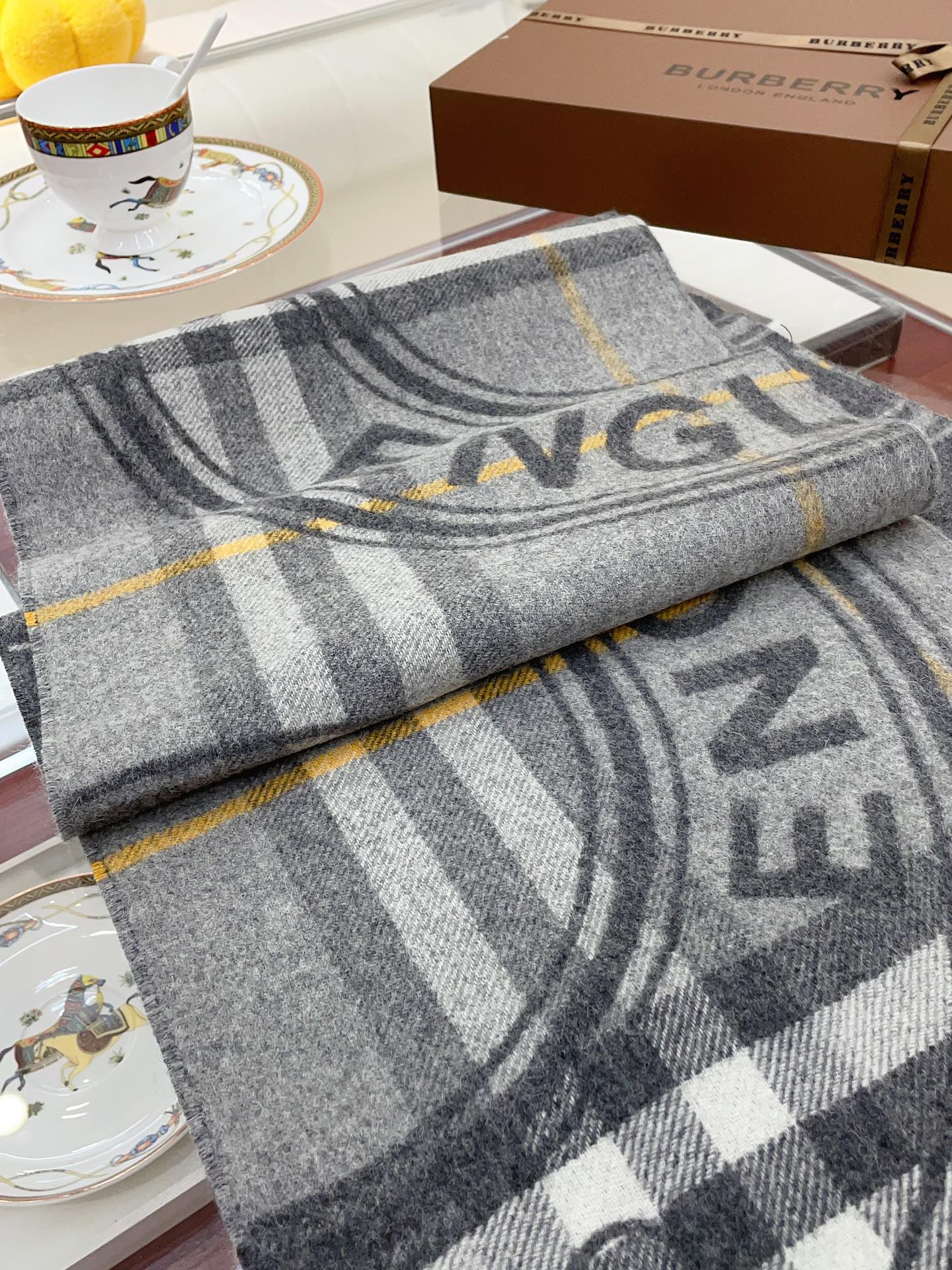 Streetwear Scarf Burberry 328790 SIZE:30*180cm - vstockx