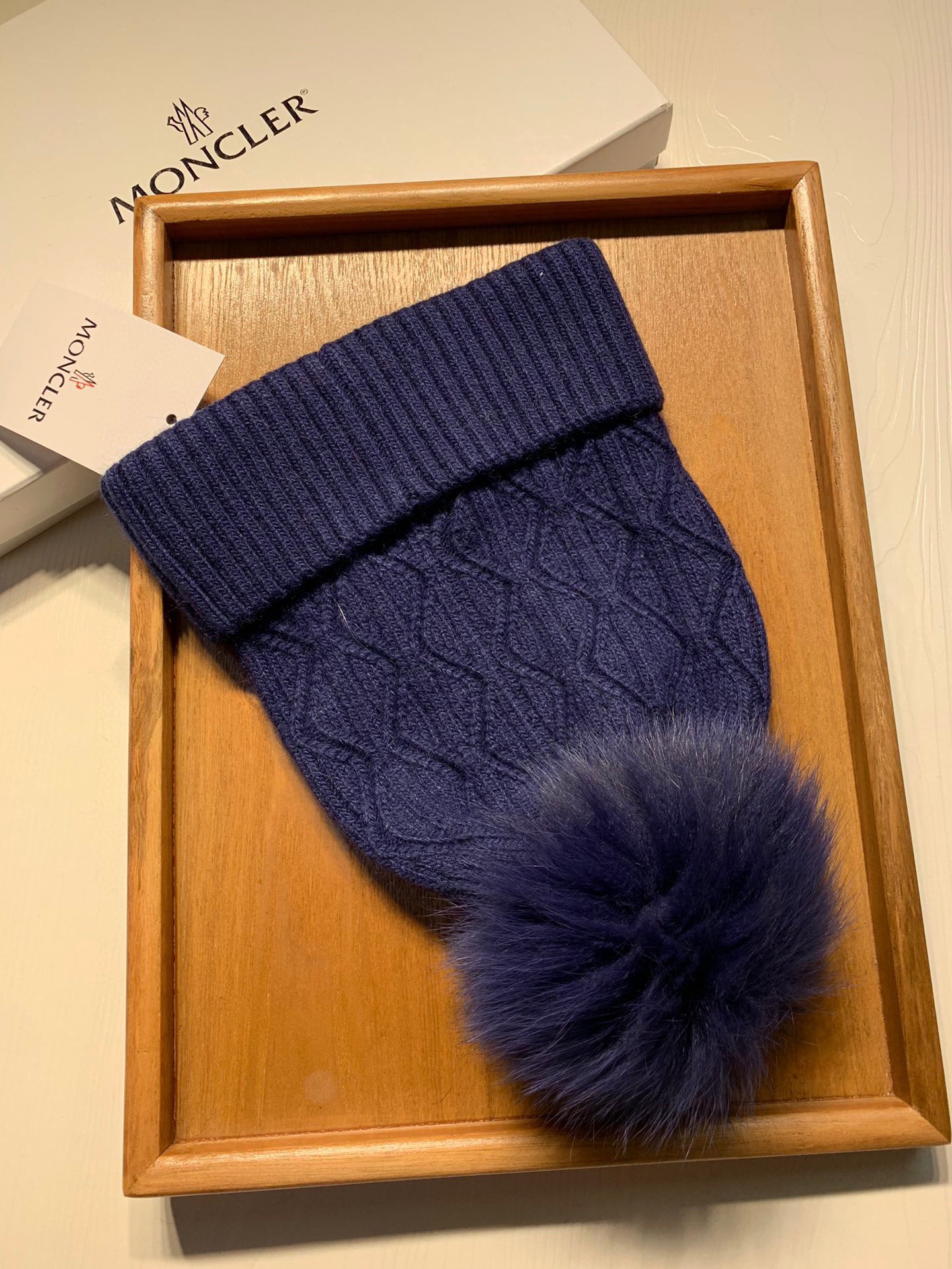 Hat Moncler 4 - vstockx