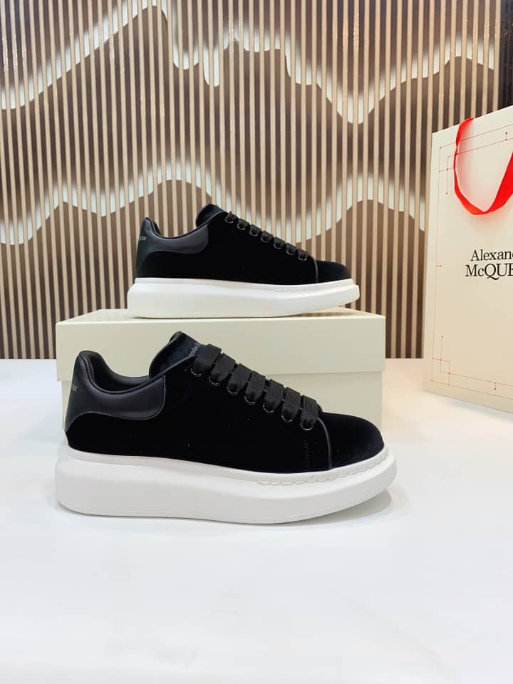 Alexander McQueen Oversized Smooth Black (Women's) - vstockx