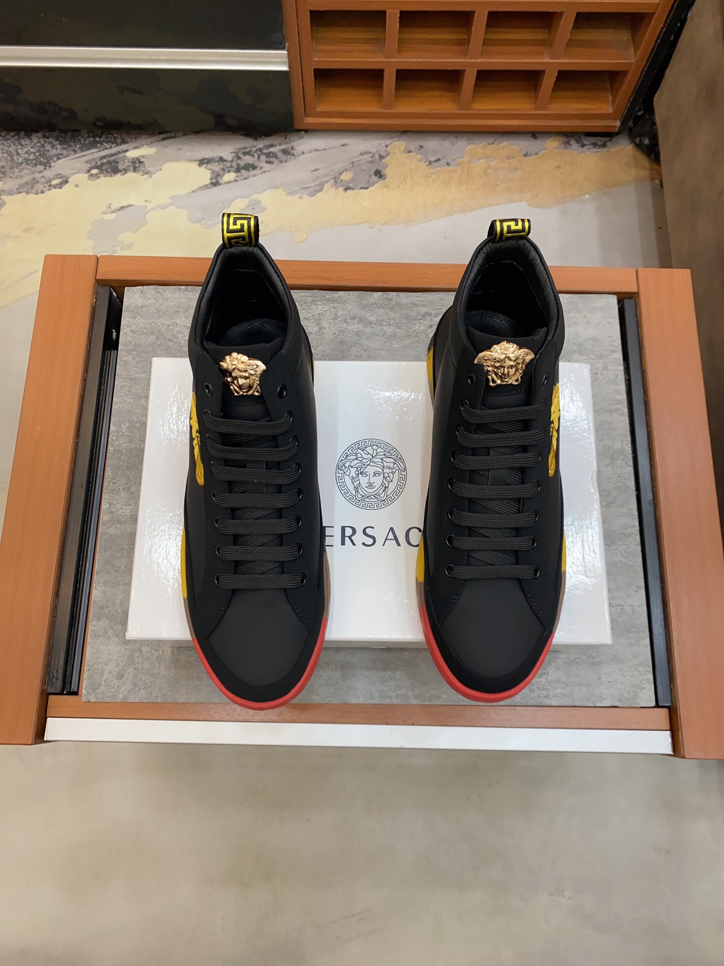 Versace Greca Sneaker 19 - vstockx