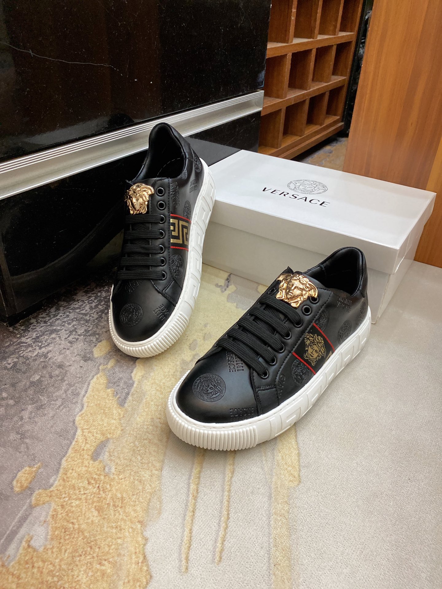 Versace Greca Sneaker 6 - vstockx